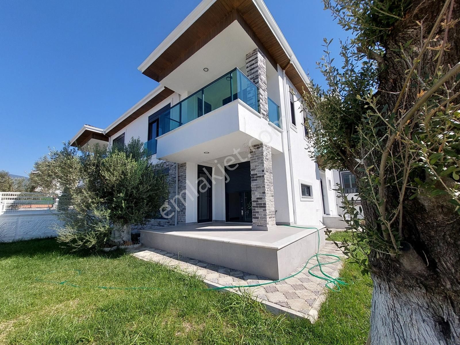 Zeytinli'de Kaliteli Mimari Yapısı İle Özel Tasarım 4+1 Villa - Görsel 17