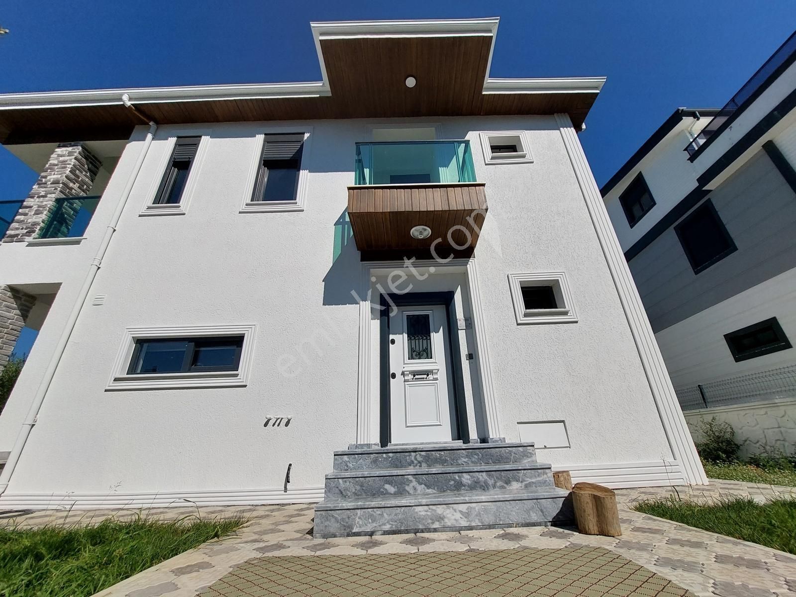 Zeytinli'de Kaliteli Mimari Yapısı İle Özel Tasarım 4+1 Villa - Görsel 13
