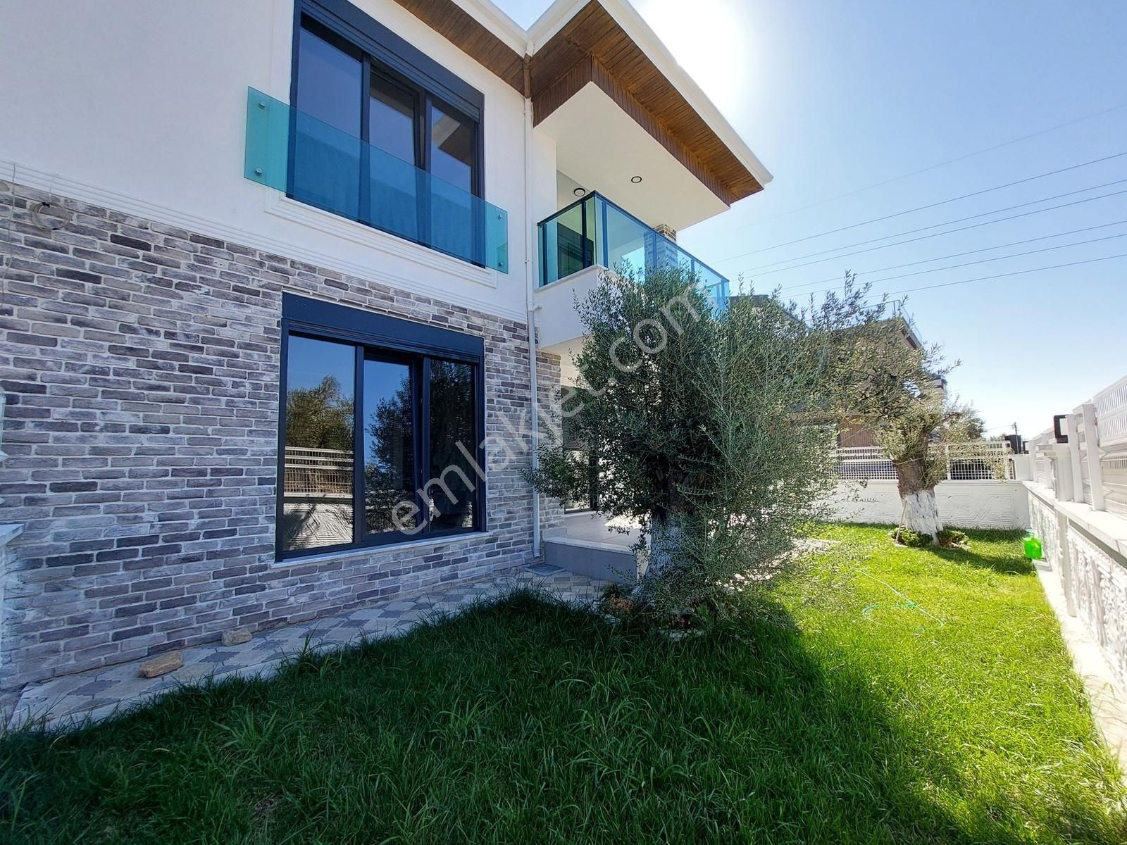 Zeytinli'de Kaliteli Mimari Yapısı İle Özel Tasarım 4+1 Villa - Görsel 31