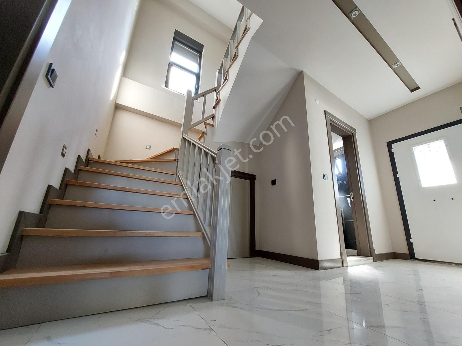 Zeytinli'de Kaliteli Mimari Yapısı İle Özel Tasarım 4+1 Villa - Görsel 9