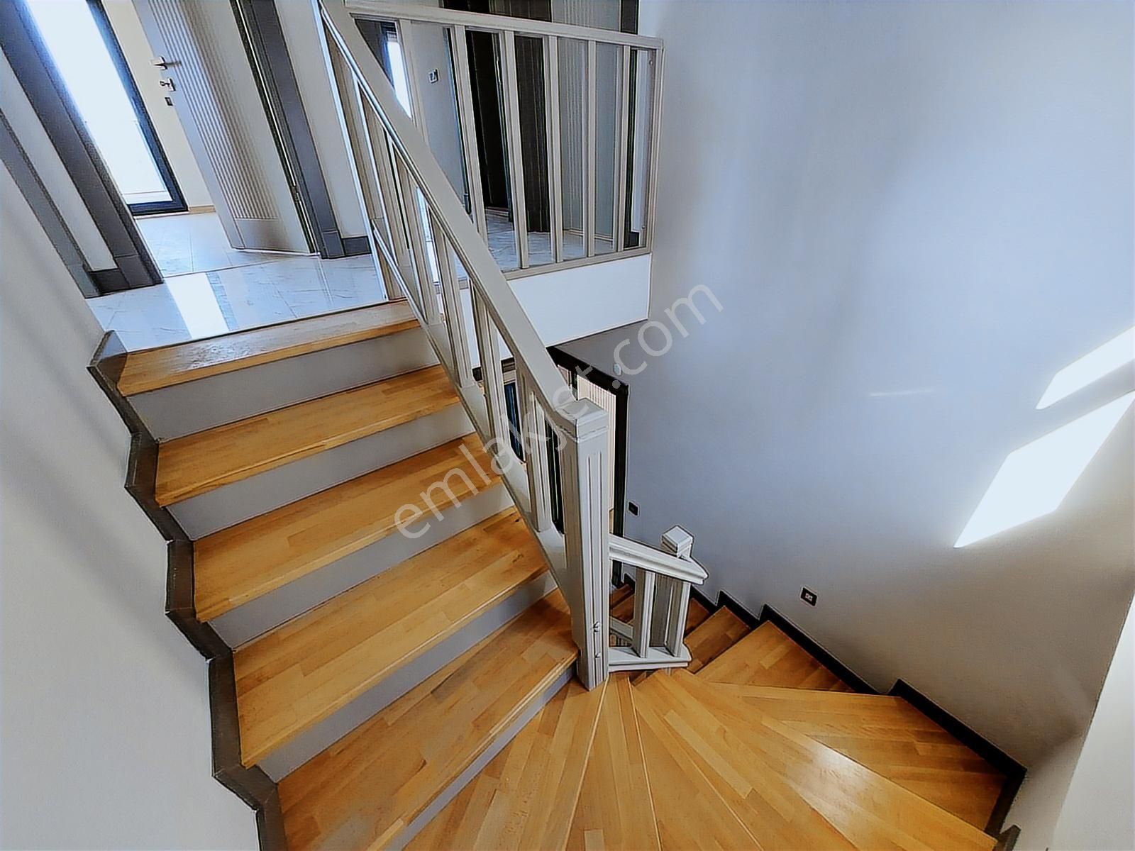 Zeytinli'de Kaliteli Mimari Yapısı İle Özel Tasarım 4+1 Villa - Görsel 24