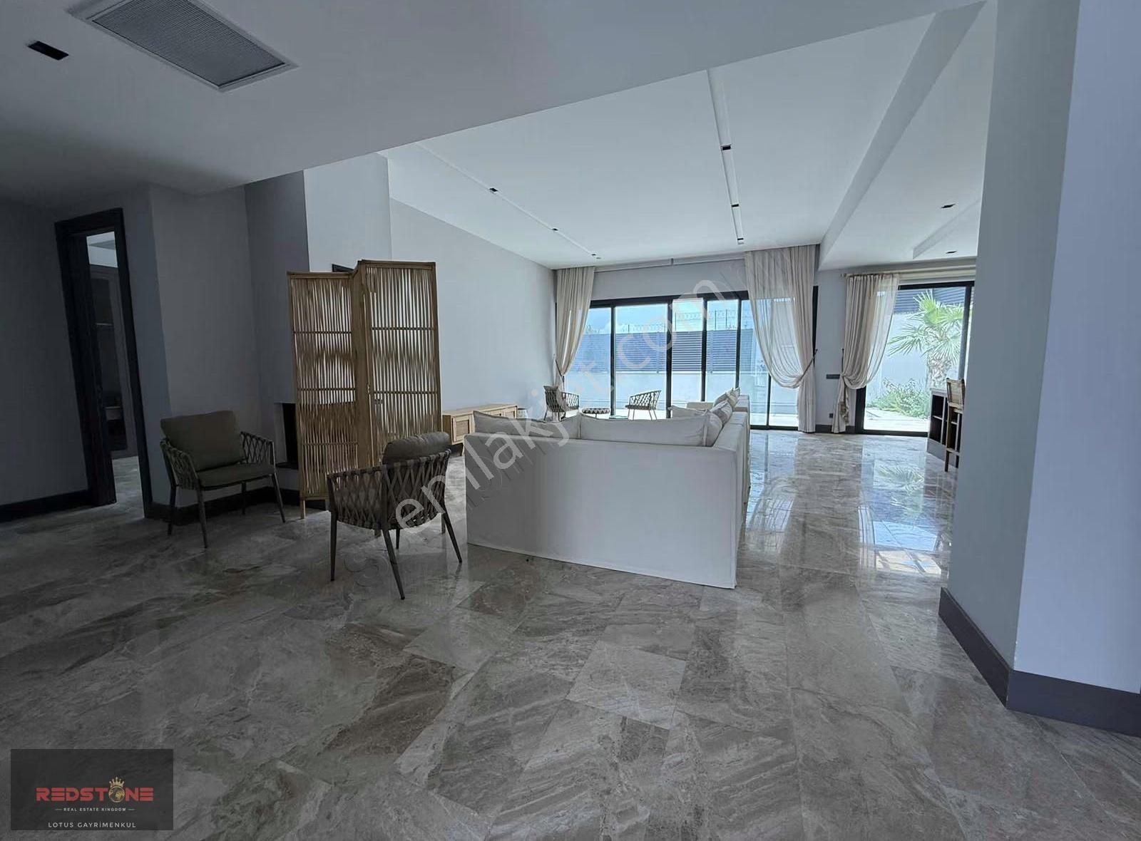 Yalıkavakta Site İçinde Müstakil Havuzlu 5+1 Kiralık Villa - Görsel 20