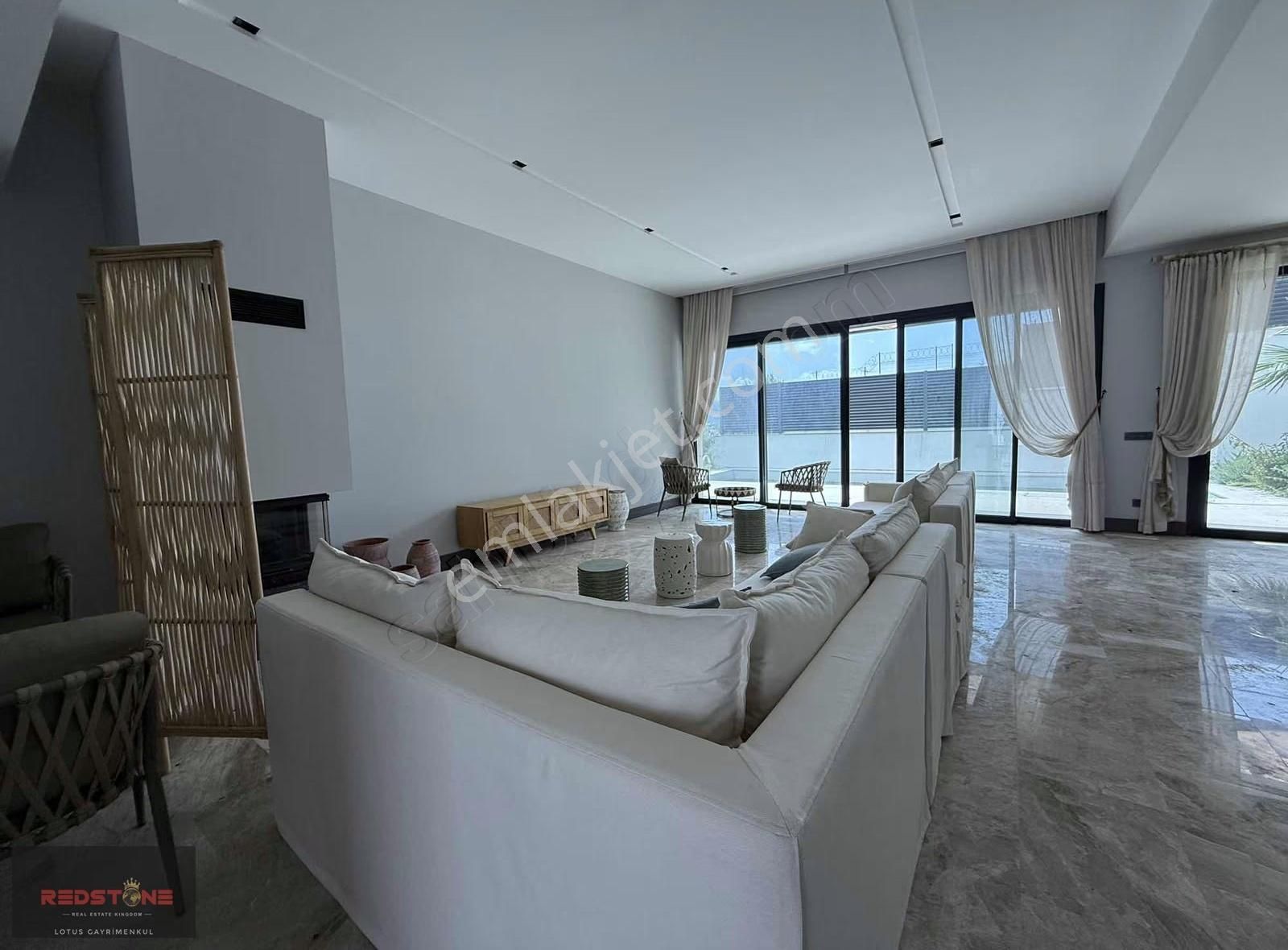 Yalıkavakta Site İçinde Müstakil Havuzlu 5+1 Kiralık Villa - Görsel 11