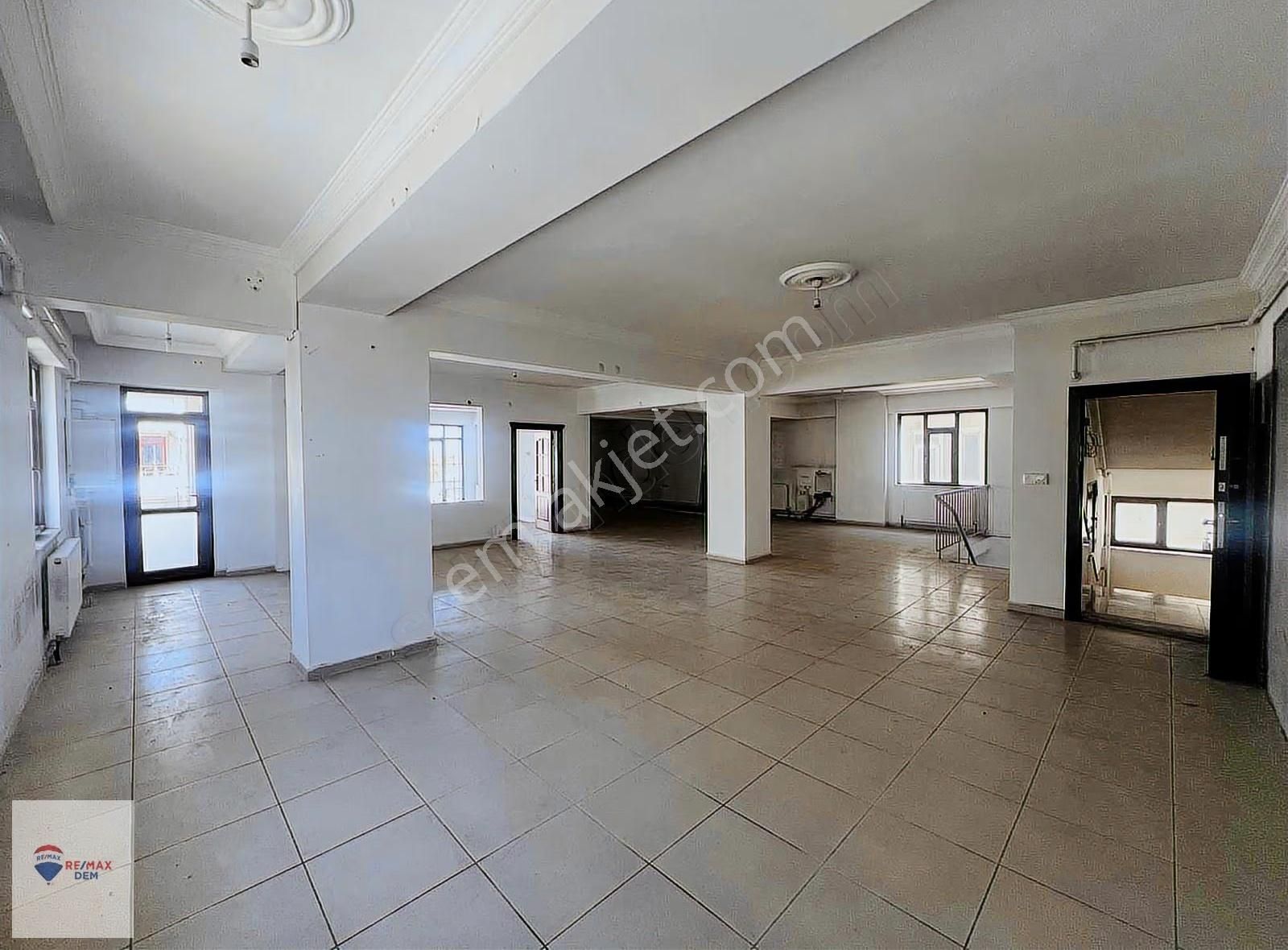 Remax Dem'den Cadde Üzerinde Satılık Ofis&büro - Görsel 12