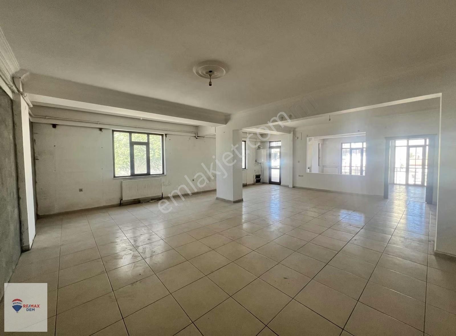 Remax Dem'den Cadde Üzerinde Satılık Ofis&büro - Görsel 5