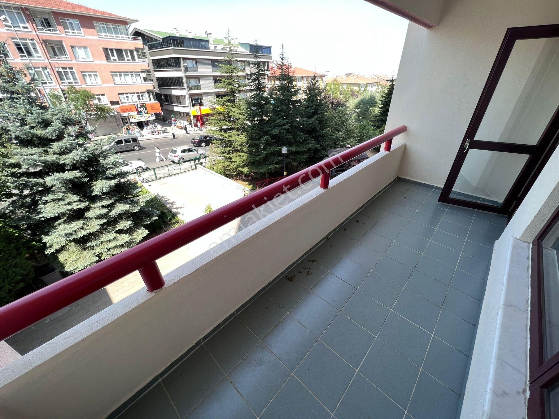 Atanora Vadi'den Dikmen Cad Üzeri 7*24 Güvenlikli Sitede Boş Ön Cephe 3+1 - Görsel 4