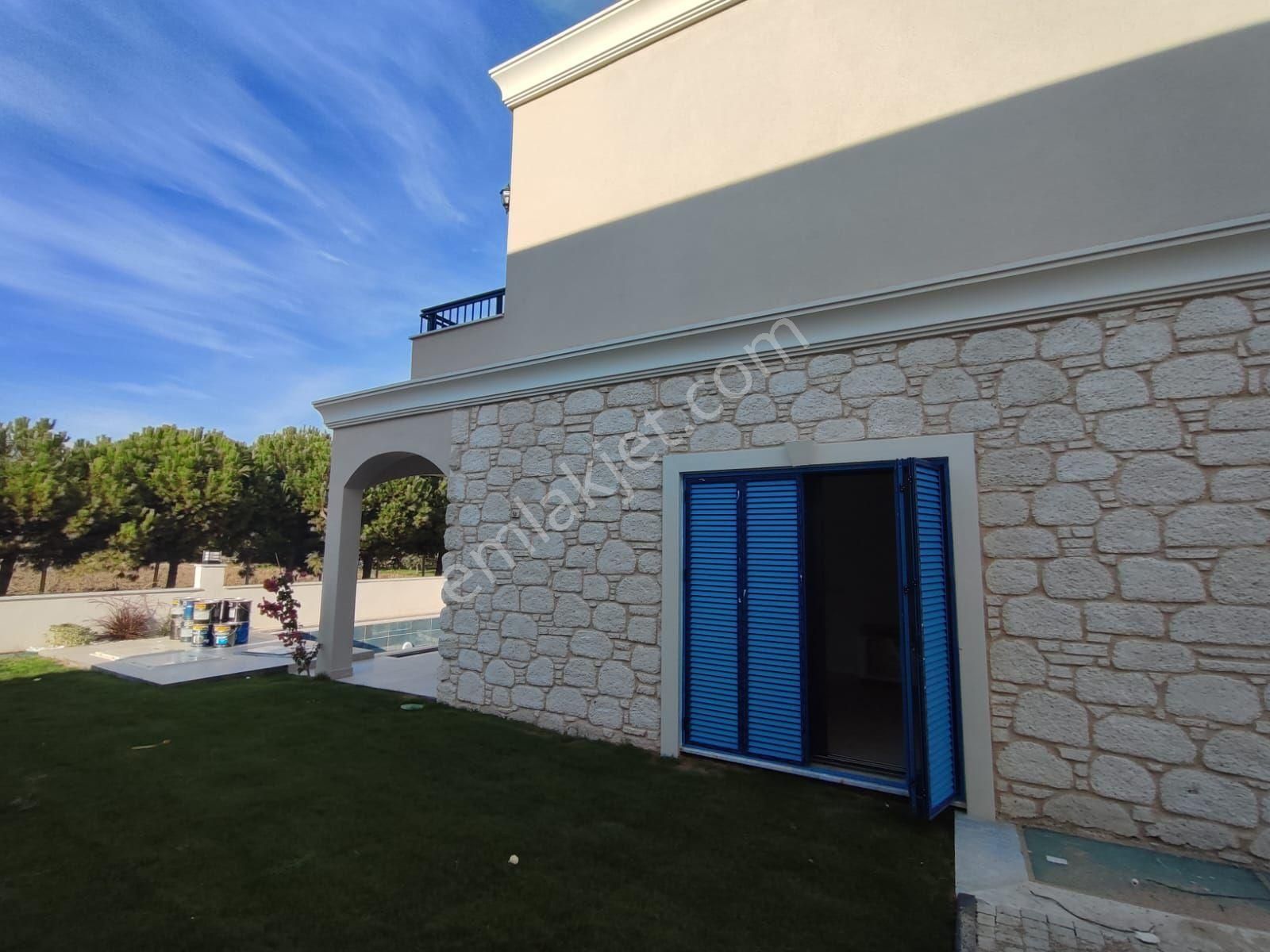 Kuşadası Karaova'da Müstakil Özel Havuzlu Sıfır 5+2 - Görsel 6