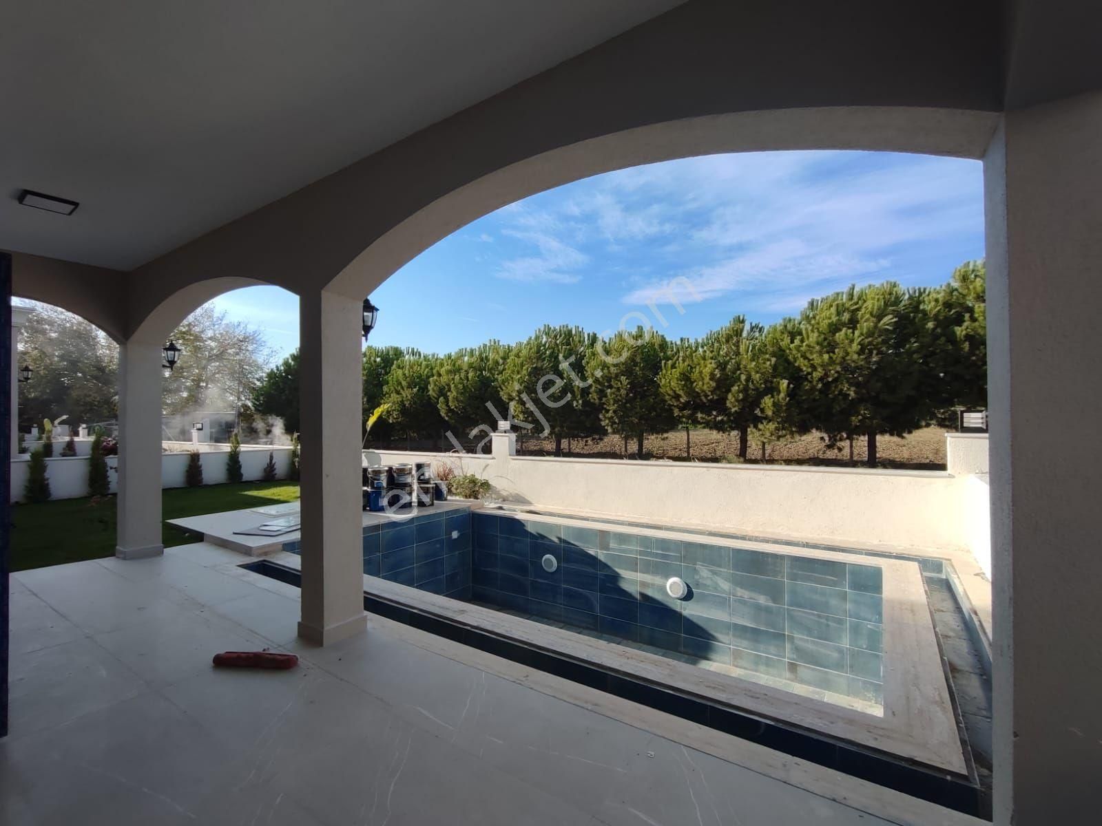 Kuşadası Karaova'da Müstakil Özel Havuzlu Sıfır 5+2 - Görsel 3