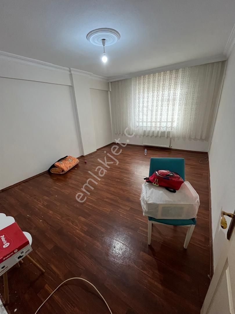 Ümraniye Çakmak Tavukçuyolu Caddesi Özduru Sokak 3.kat 3+1 Kiralık Daire Ev