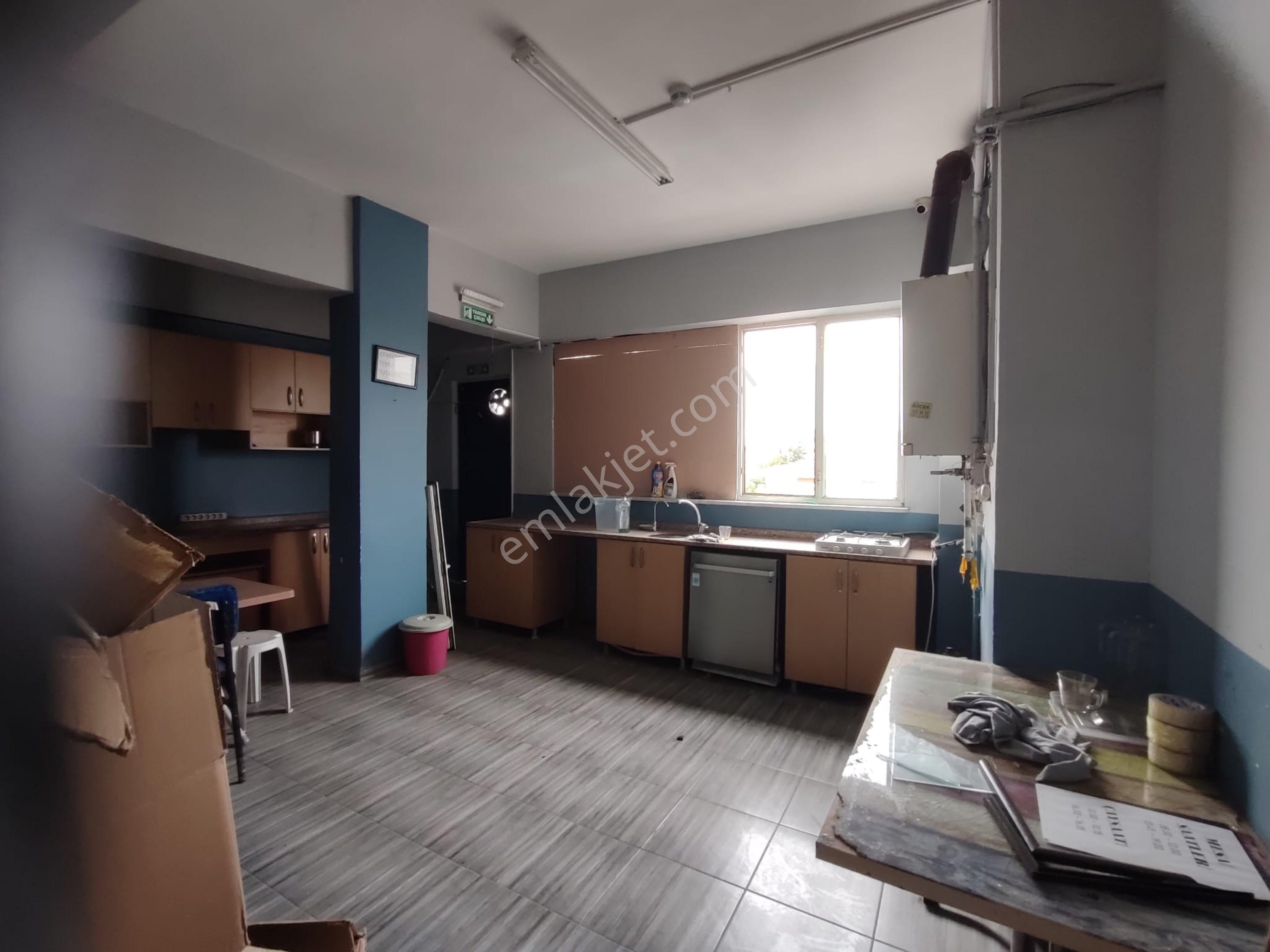 Merterde İtfaiyenin Yanında 270 M2 3. Kat Asansörlü Otoparklı - Görsel 19