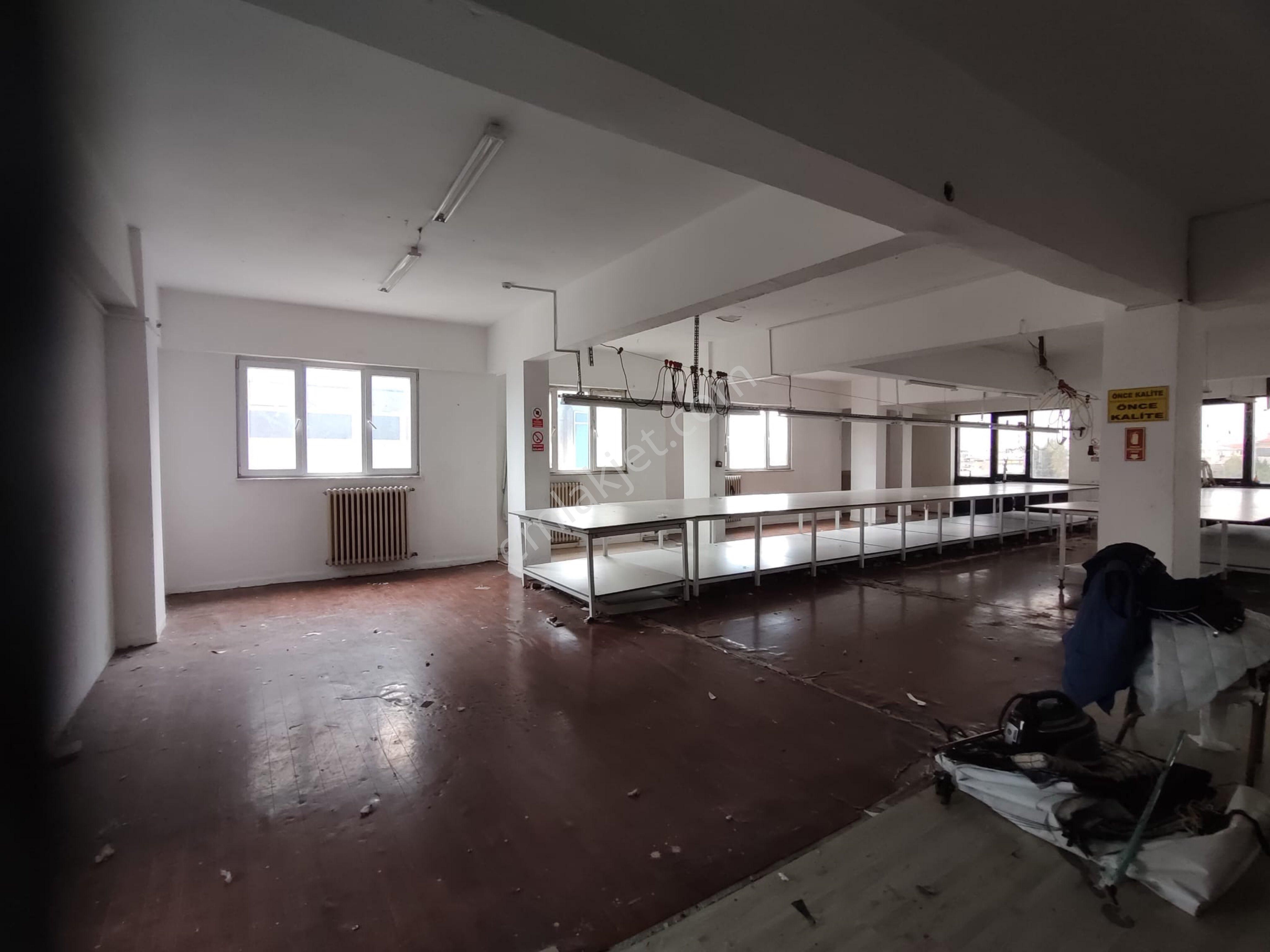 Merterde İtfaiyenin Yanında 270 M2 3. Kat Asansörlü Otoparklı - Görsel 10