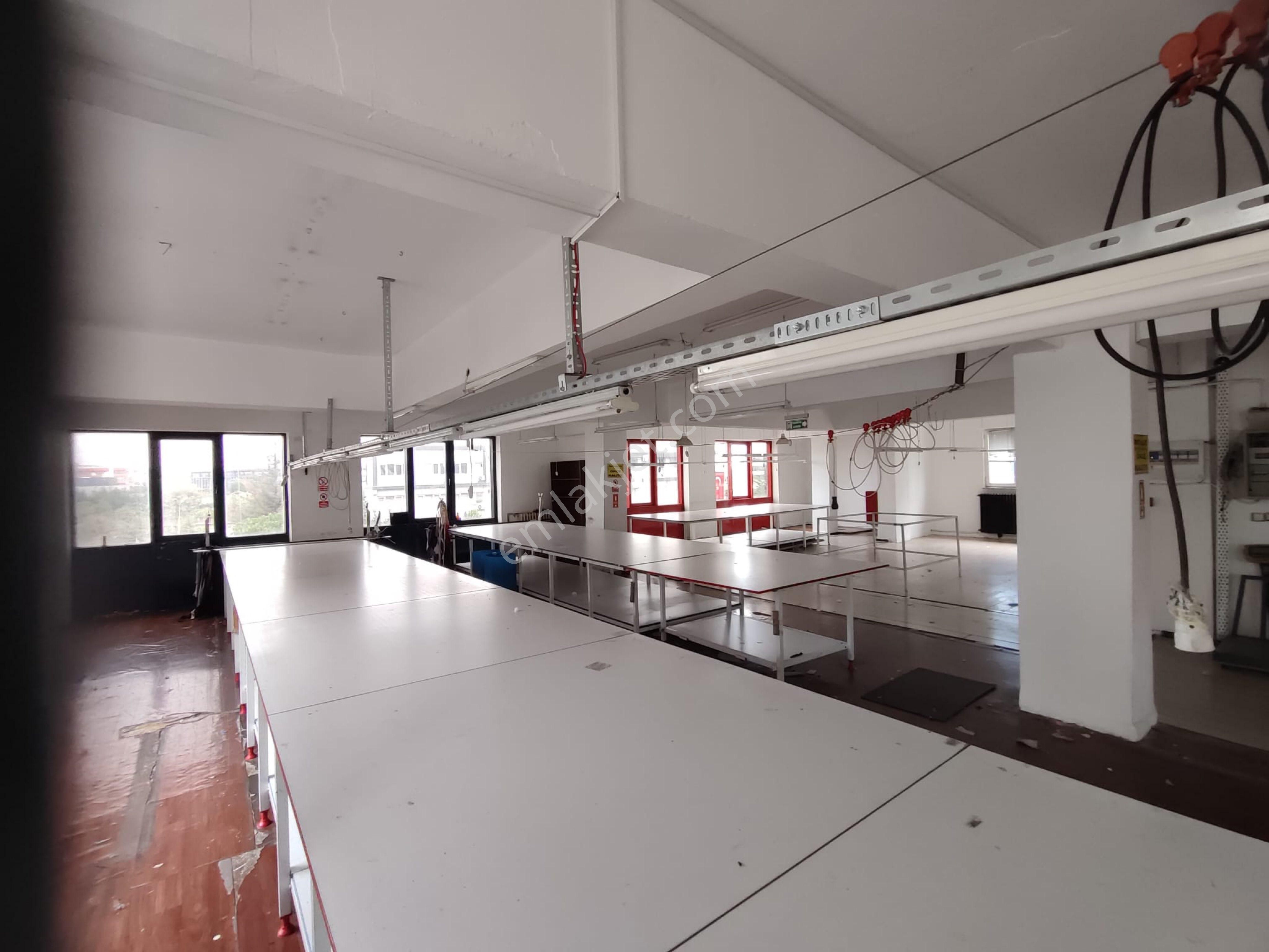 Merterde İtfaiyenin Yanında 270 M2 3. Kat Asansörlü Otoparklı - Görsel 23