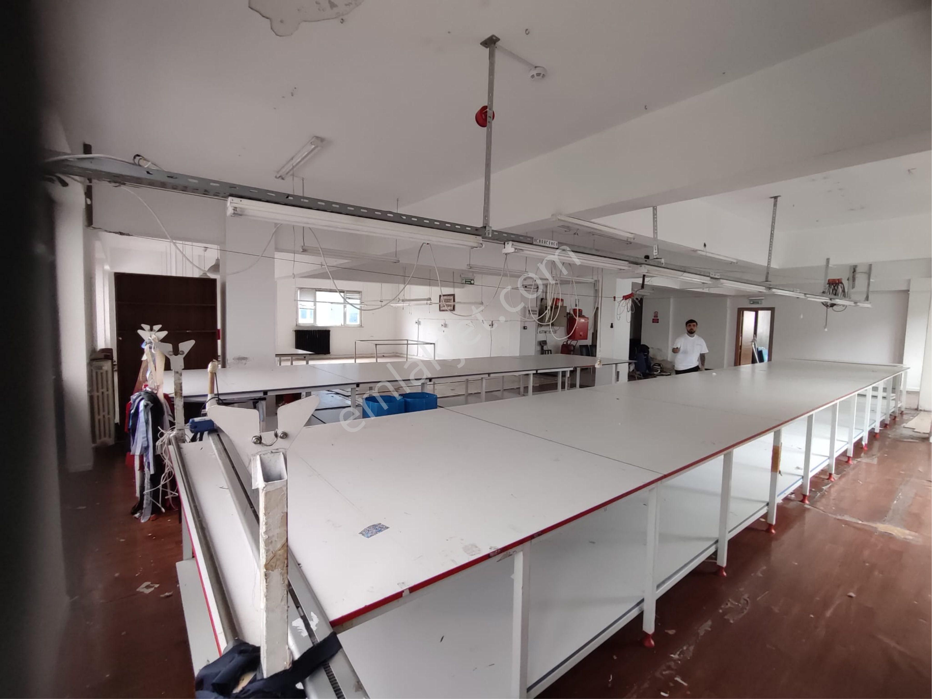 Merterde İtfaiyenin Yanında 270 M2 3. Kat Asansörlü Otoparklı - Görsel 13