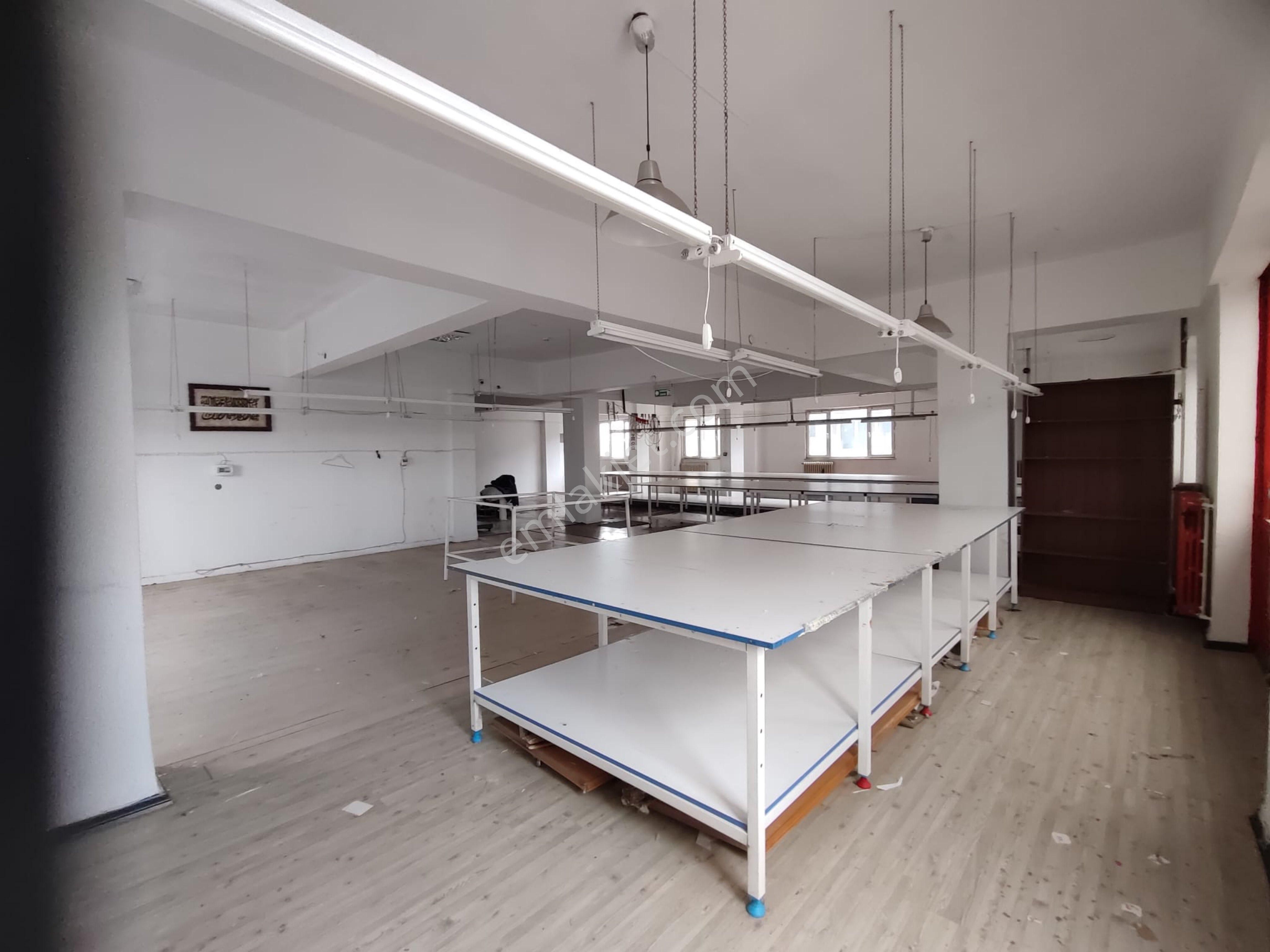 Merterde İtfaiyenin Yanında 270 M2 3. Kat Asansörlü Otoparklı - Görsel 5