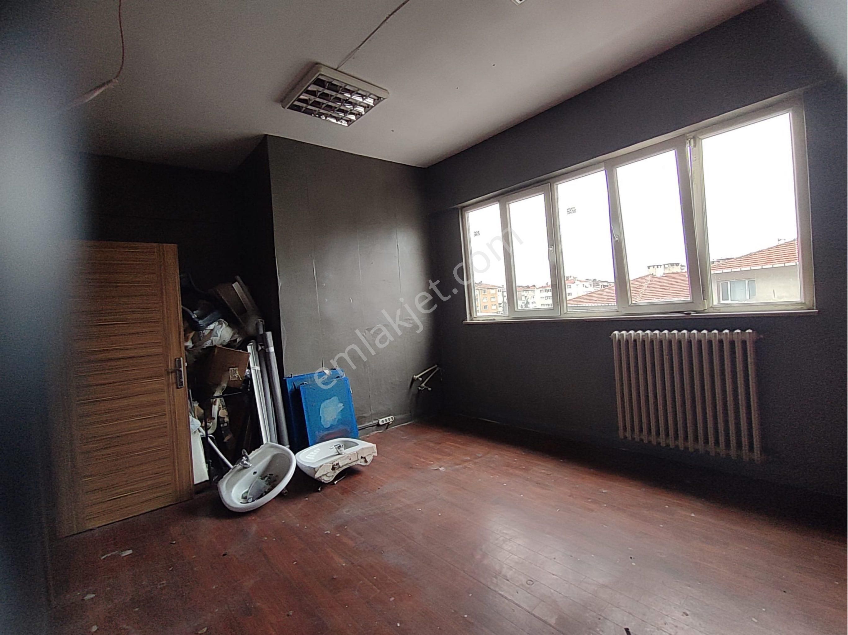 Merterde İtfaiyenin Yanında 270 M2 3. Kat Asansörlü Otoparklı - Görsel 31