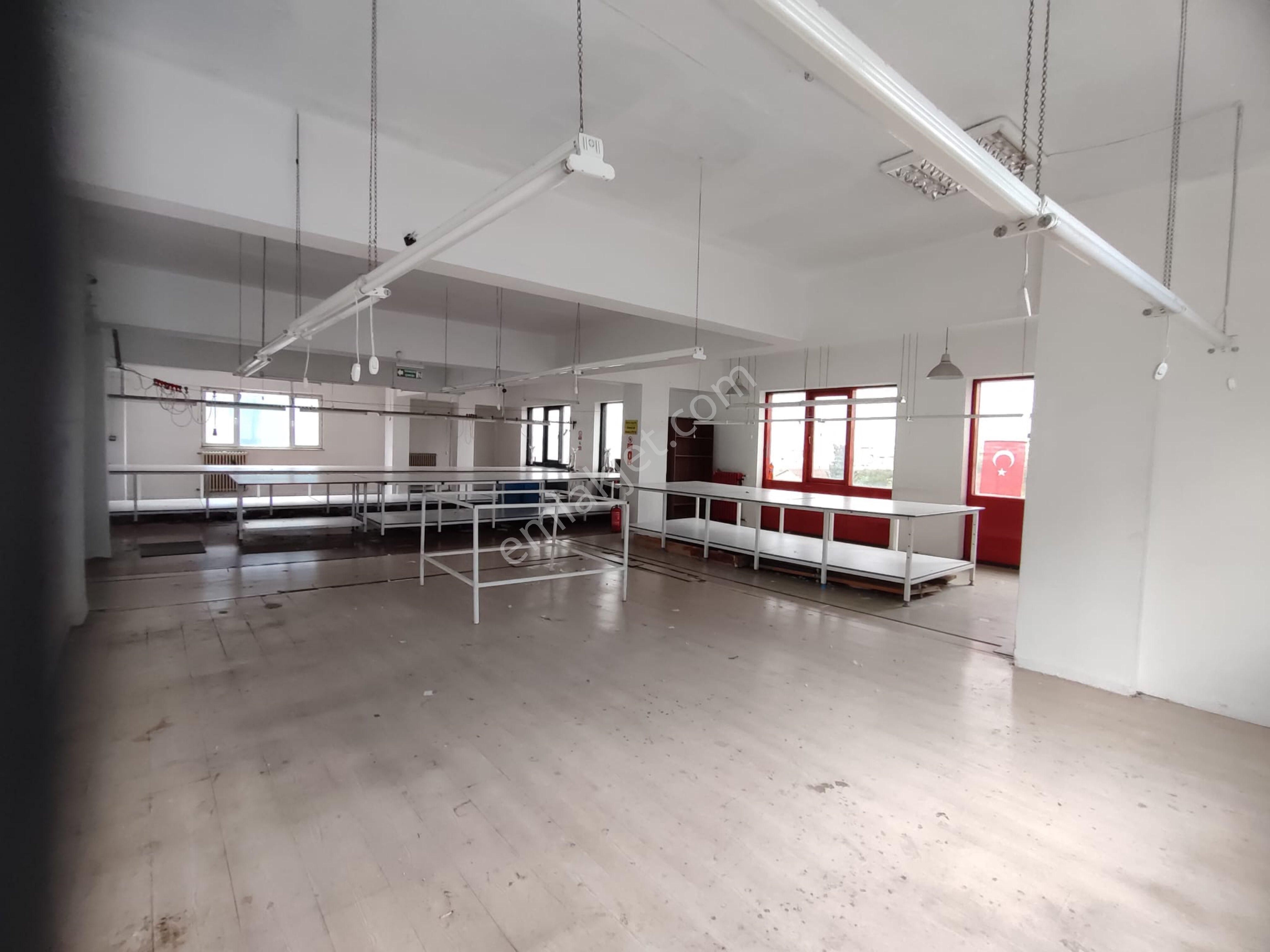 Merterde İtfaiyenin Yanında 270 M2 3. Kat Asansörlü Otoparklı - Görsel 3