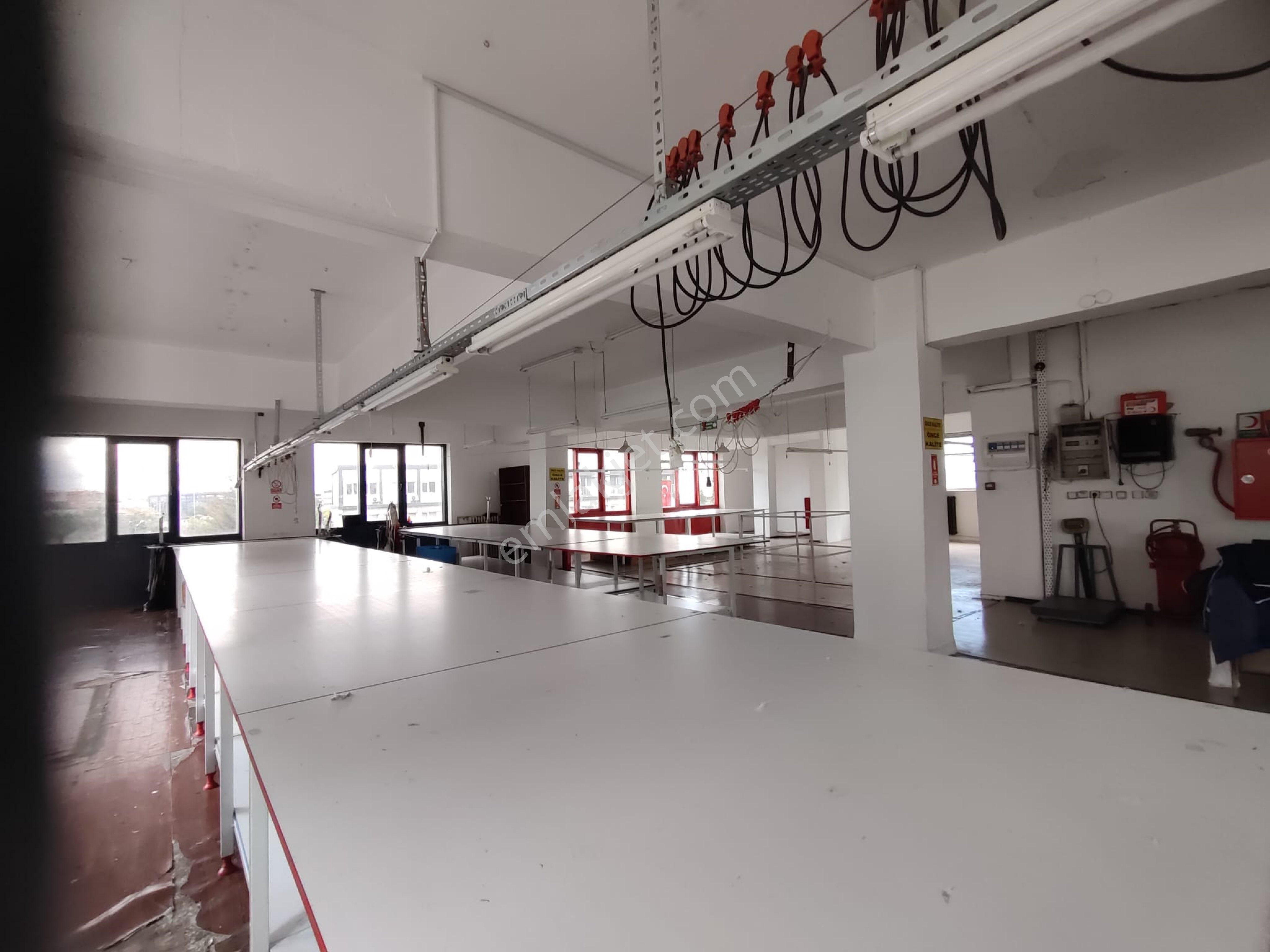 Merterde İtfaiyenin Yanında 270 M2 3. Kat Asansörlü Otoparklı - Görsel 12