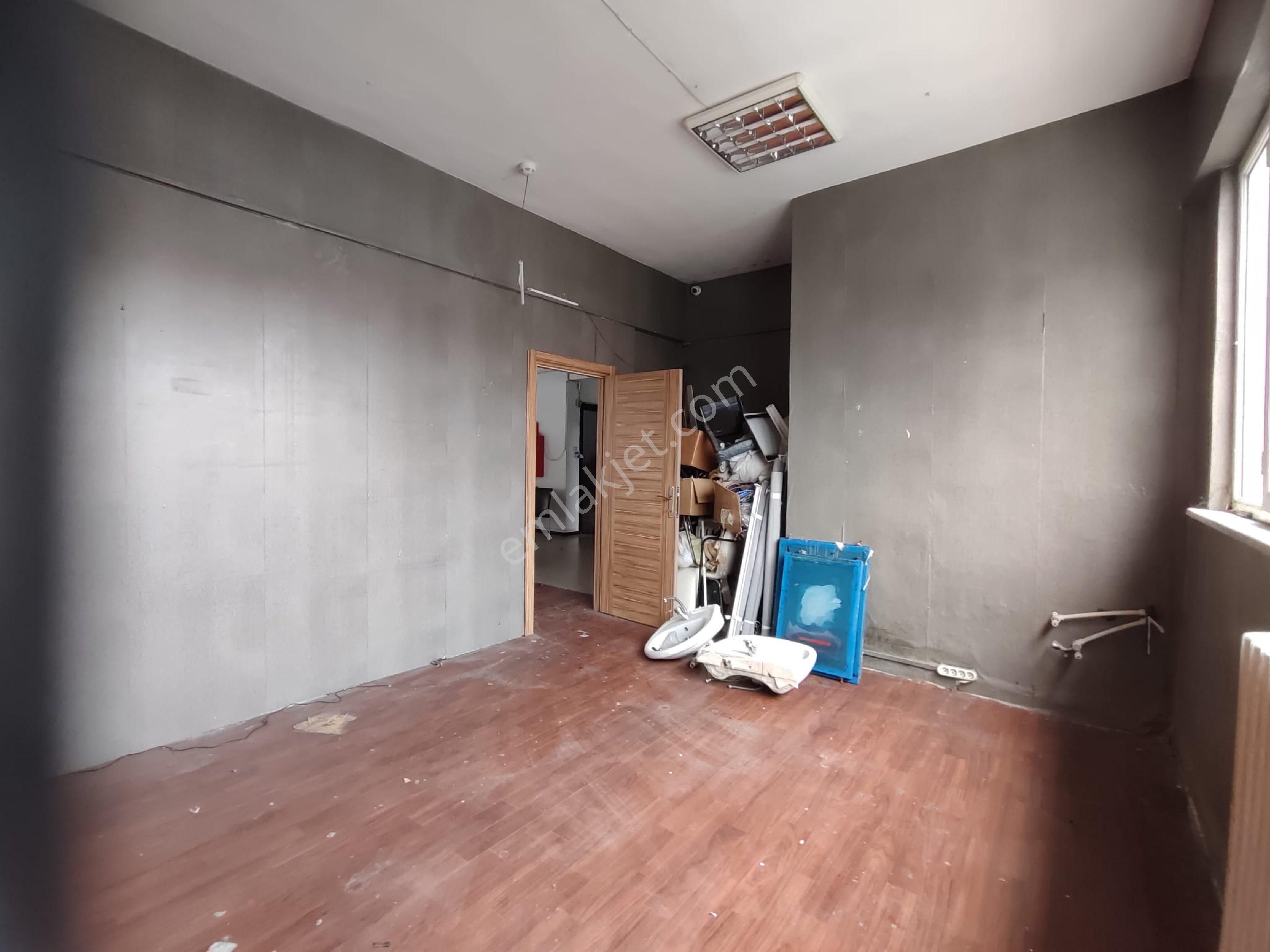 Merterde İtfaiyenin Yanında 270 M2 3. Kat Asansörlü Otoparklı - Görsel 17