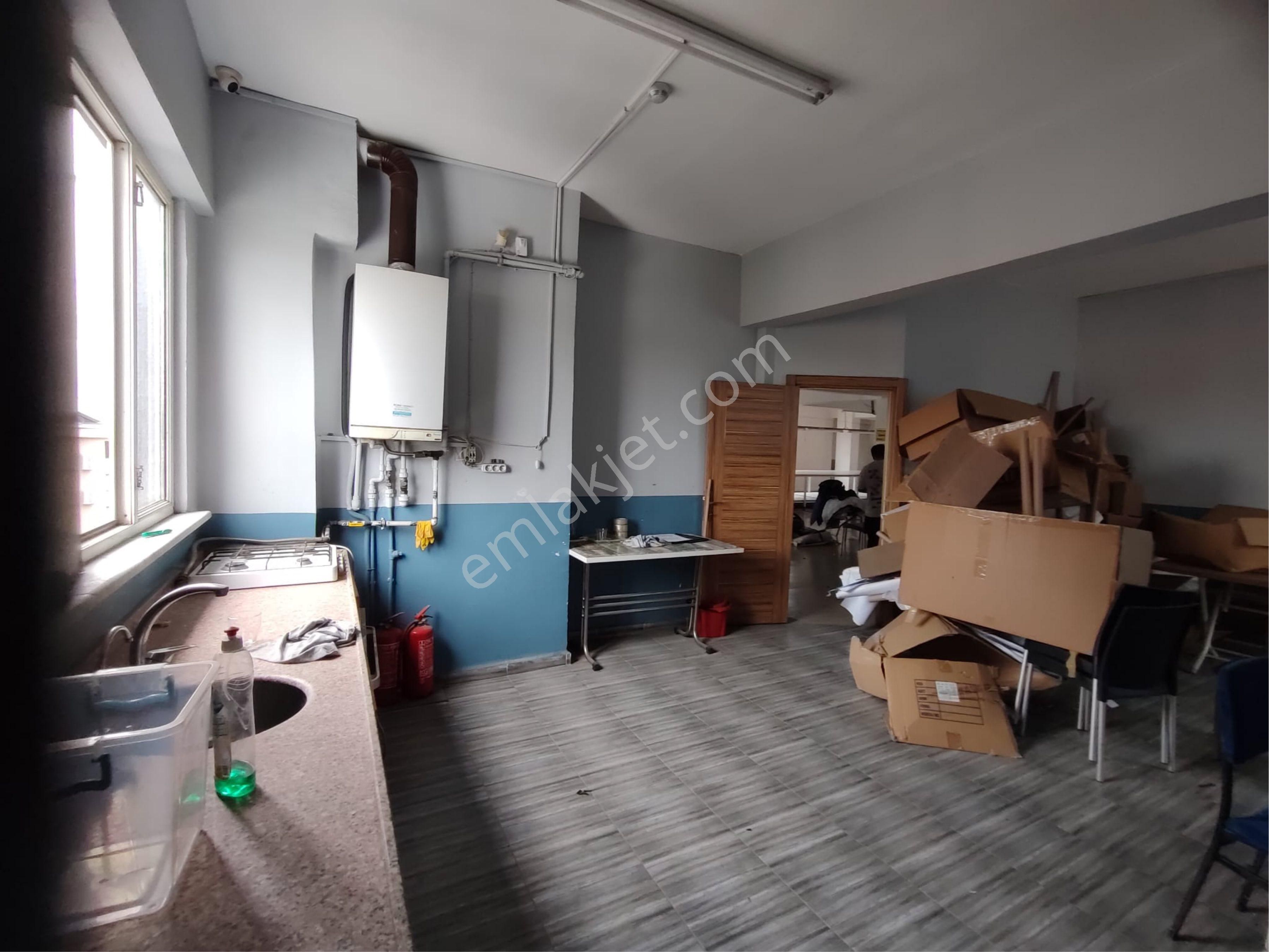 Merterde İtfaiyenin Yanında 270 M2 3. Kat Asansörlü Otoparklı - Görsel 20