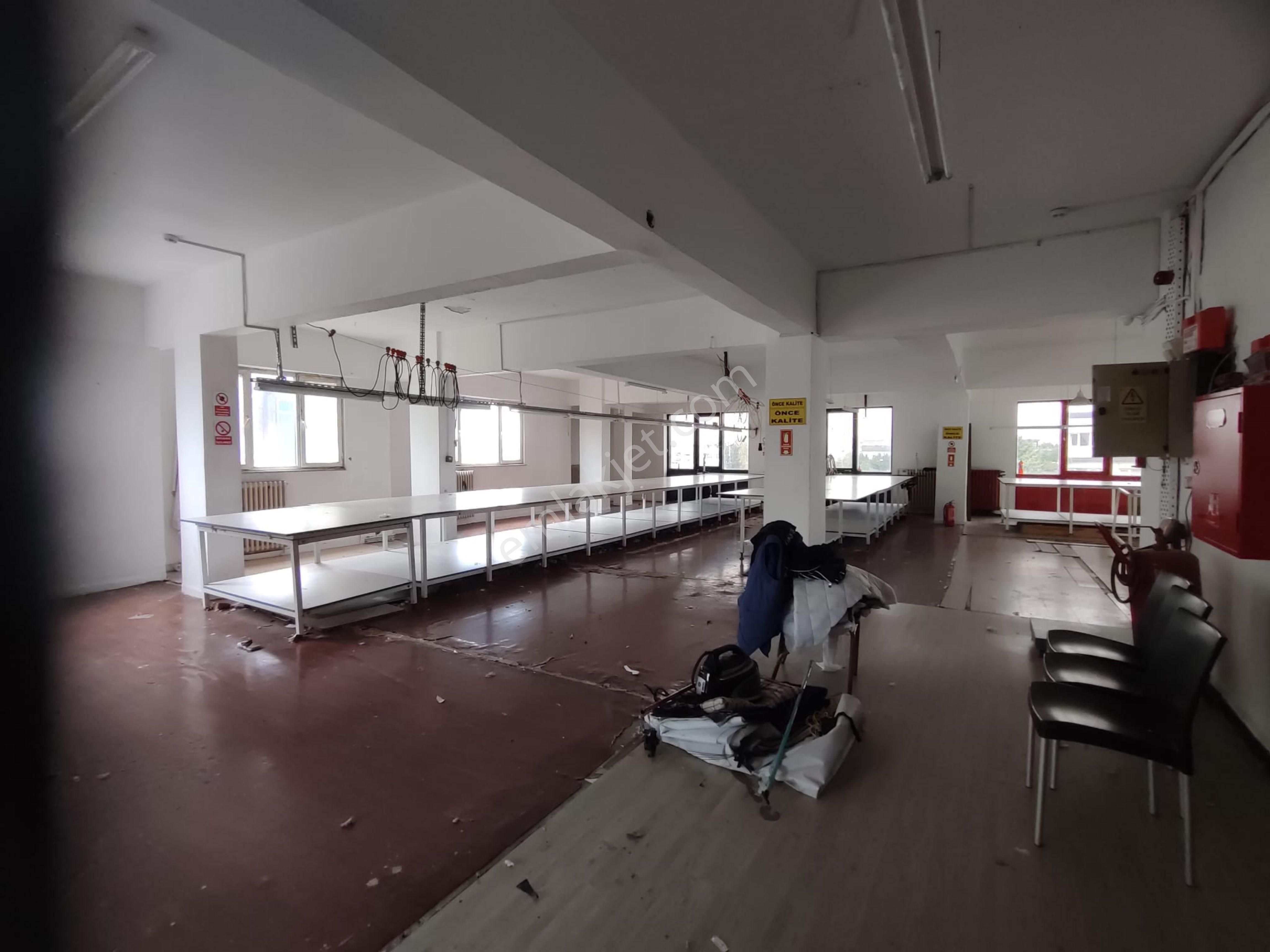 Merterde İtfaiyenin Yanında 270 M2 3. Kat Asansörlü Otoparklı - Görsel 8