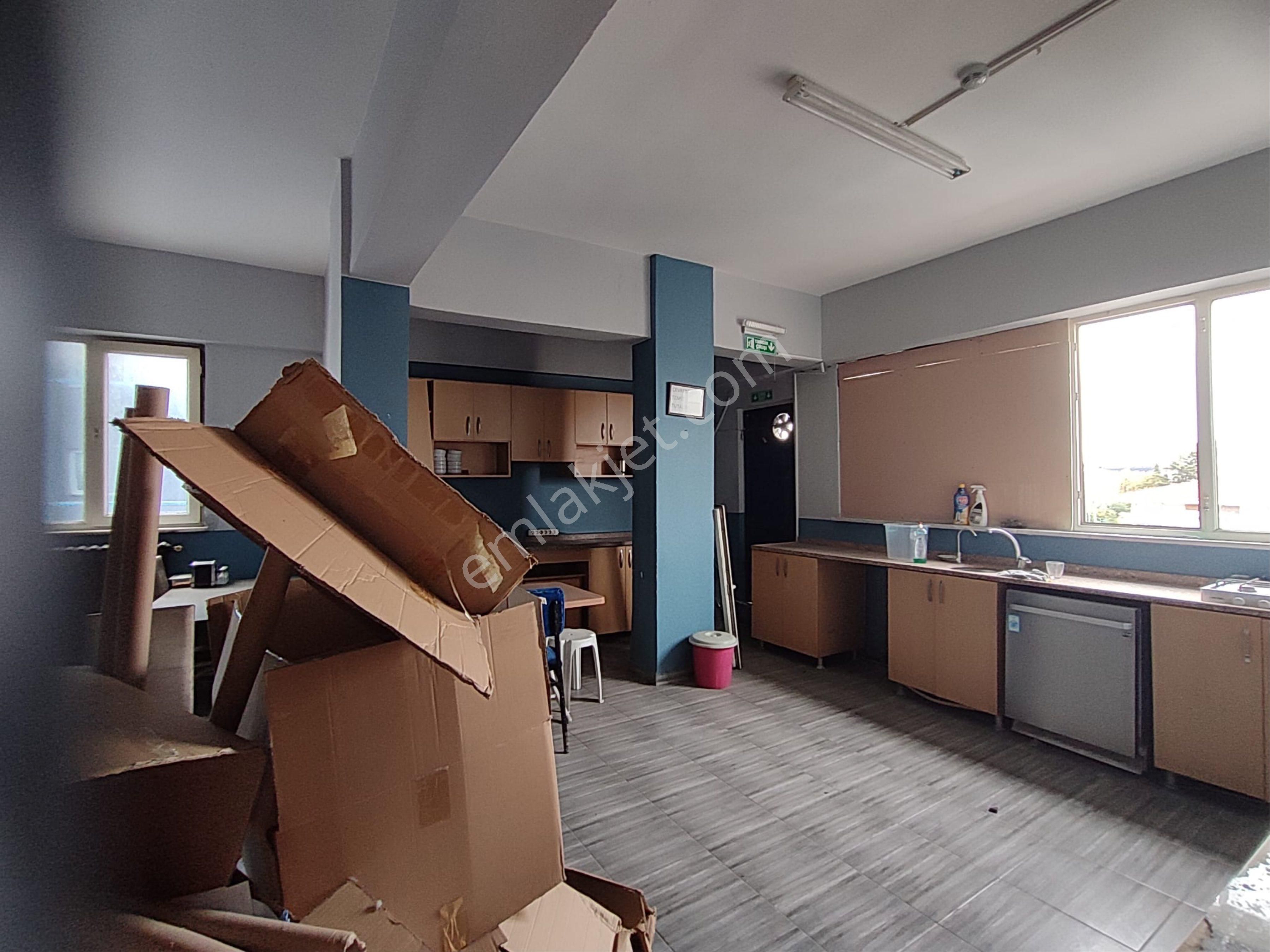 Merterde İtfaiyenin Yanında 270 M2 3. Kat Asansörlü Otoparklı - Görsel 33