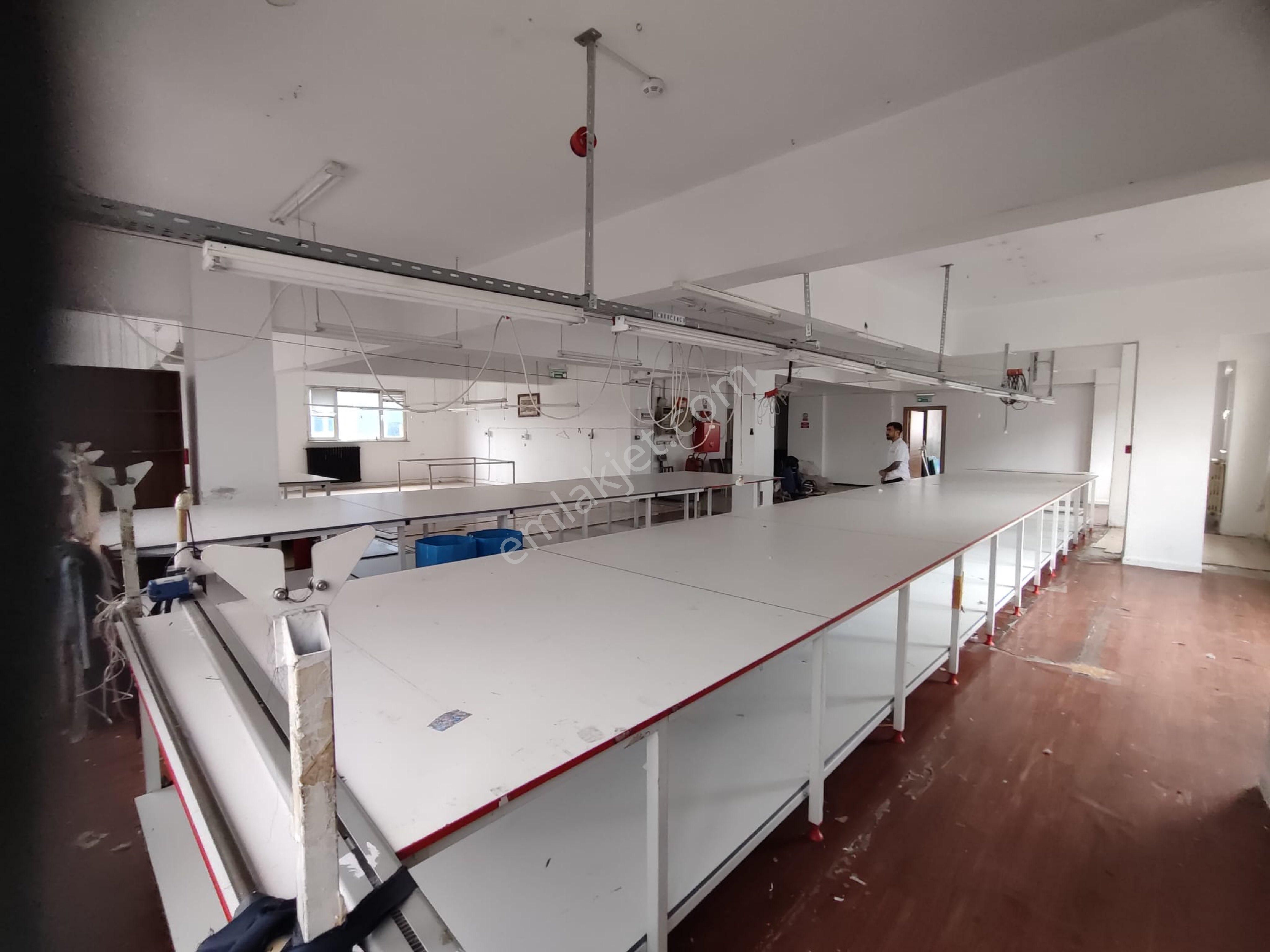 Merterde İtfaiyenin Yanında 270 M2 3. Kat Asansörlü Otoparklı - Görsel 14