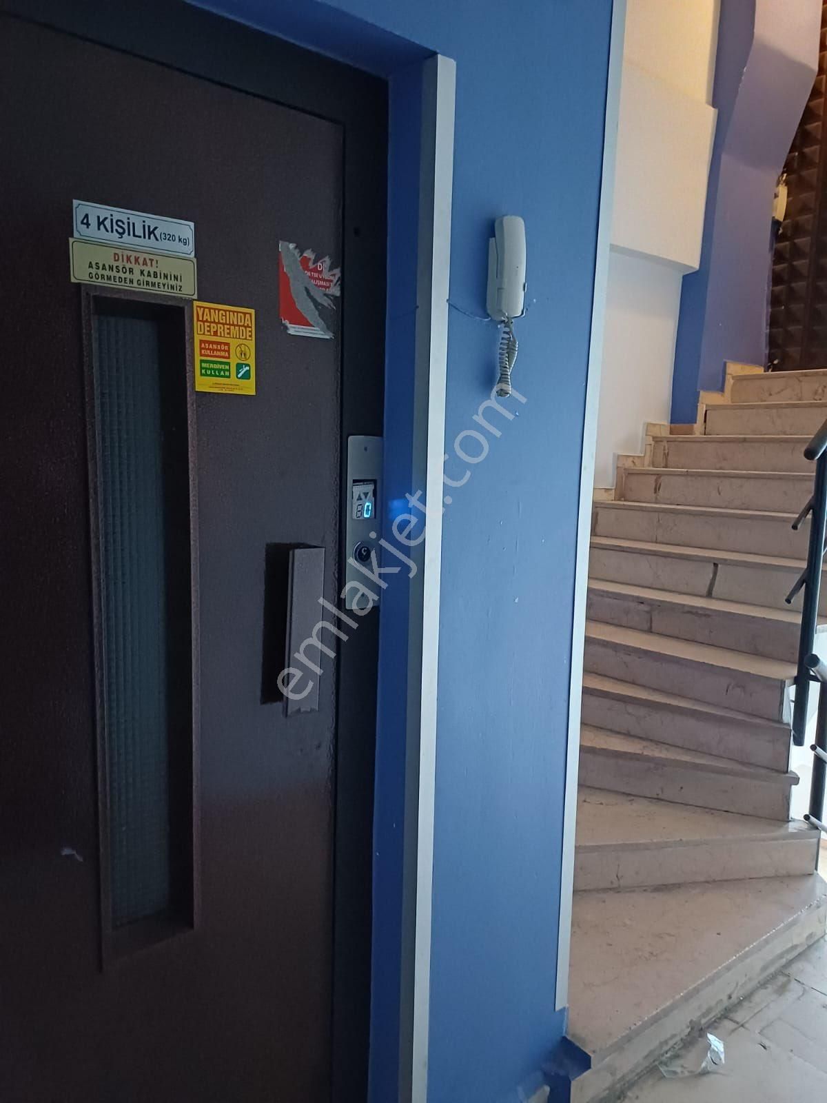 Merterde İtfaiyenin Yanında 270 M2 3. Kat Asansörlü Otoparklı - Görsel 22