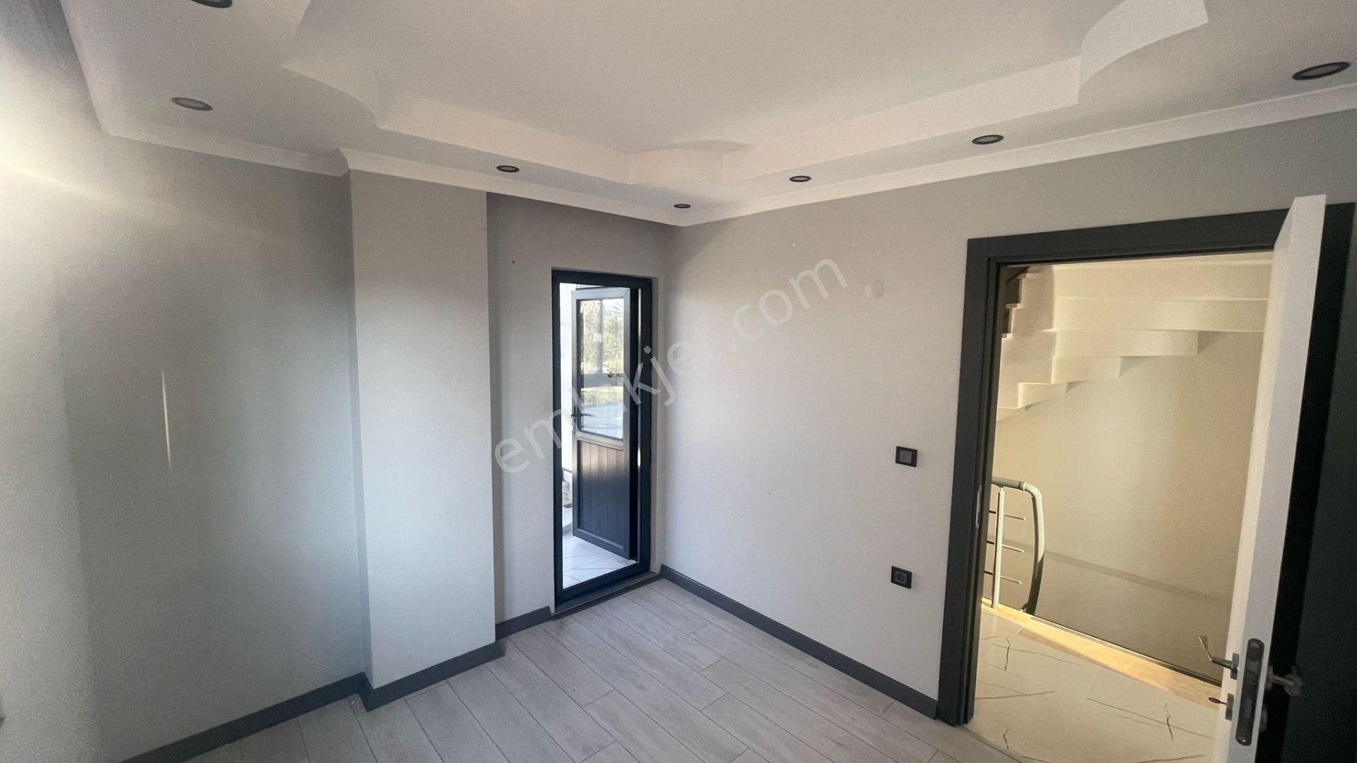 Yeniçiftlik'te Denize 600 Metre Mesafede Kombi Pet Haz 2+1 Villa - Görsel 10