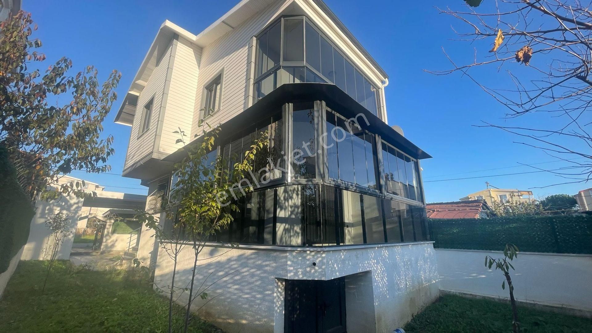 Yeniçiftlik'te Denize 600 Metre Mesafede Kombi Pet Haz 2+1 Villa