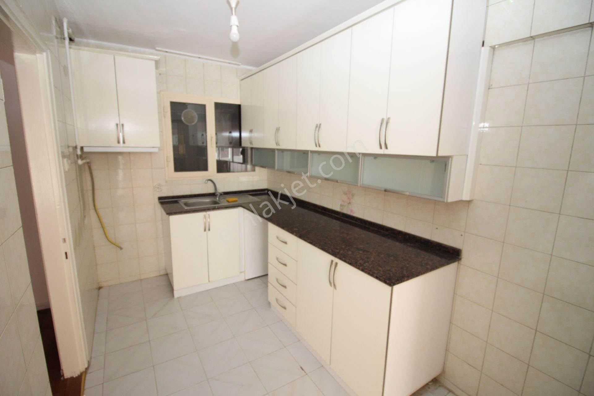 Üçkuyular Merkezde Arakat Bakımlı D.gazlı 3+1 Kiralık - Görsel 18