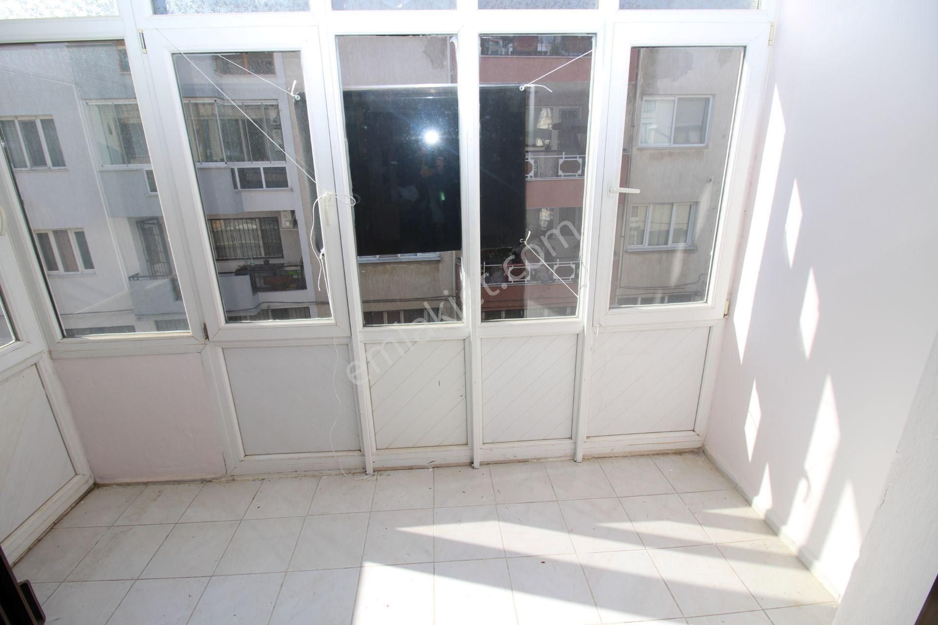 Üçkuyular Merkezde Arakat Bakımlı D.gazlı 3+1 Kiralık - Görsel 9