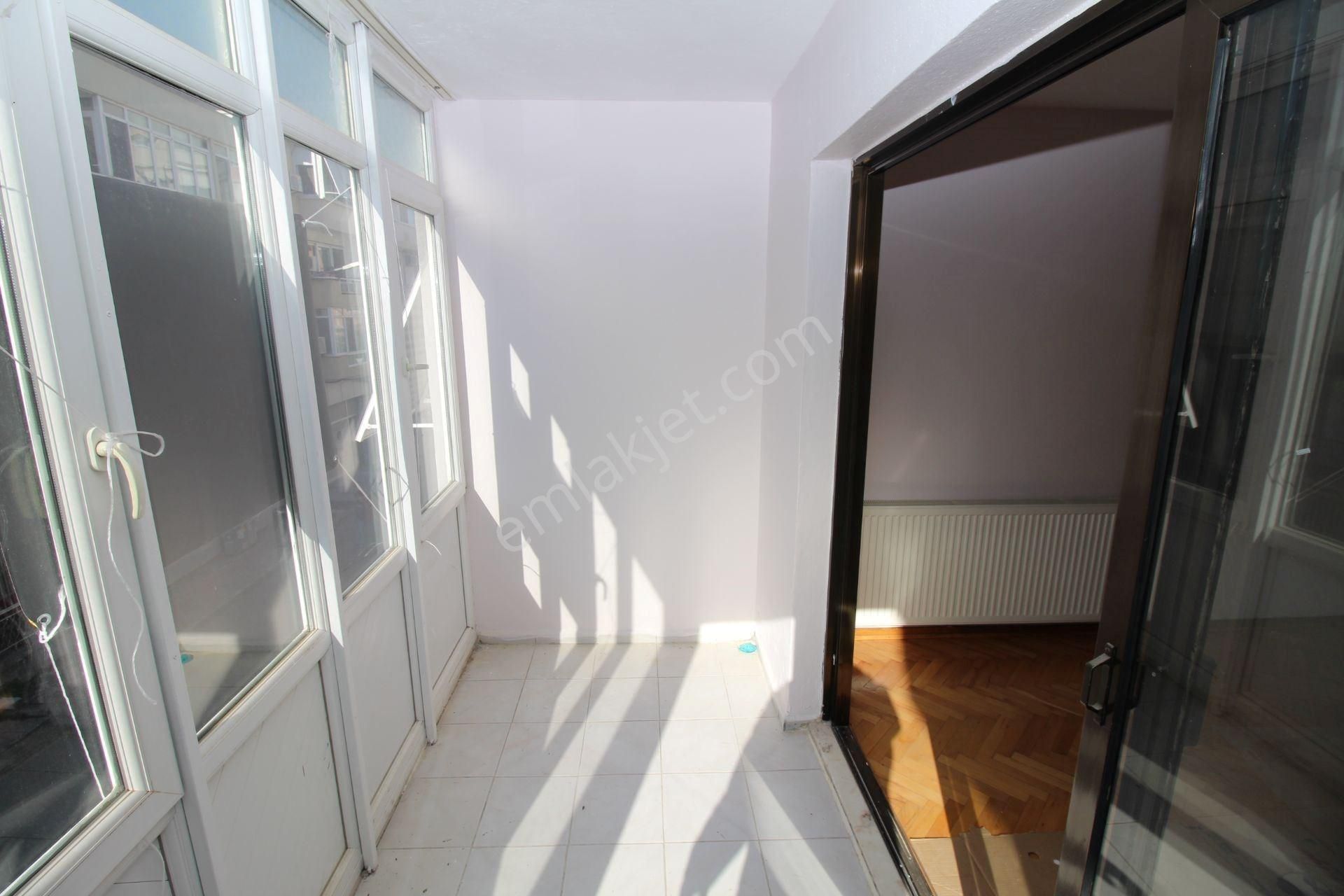 Üçkuyular Merkezde Arakat Bakımlı D.gazlı 3+1 Kiralık - Görsel 11