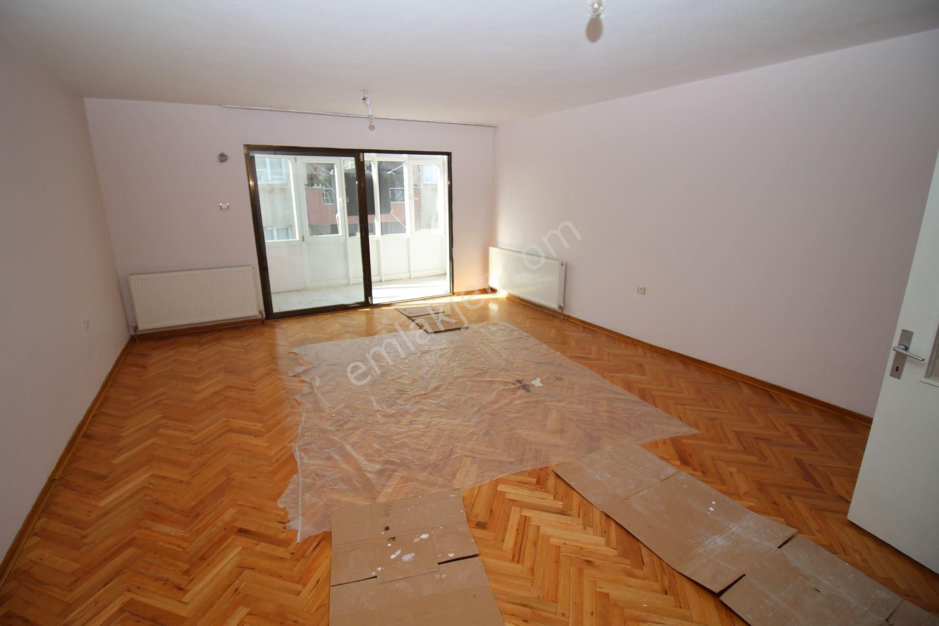 Üçkuyular Merkezde Arakat Bakımlı D.gazlı 3+1 Kiralık - Görsel 2