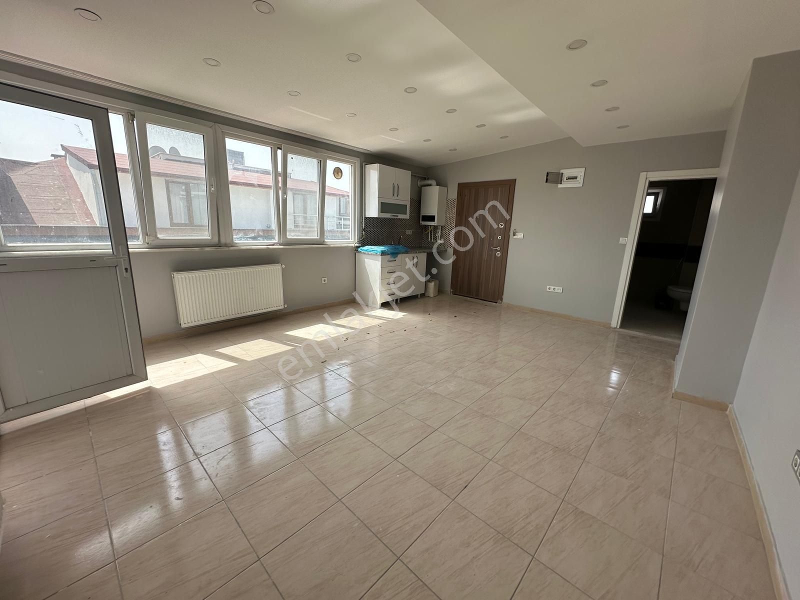 Gültepe'de Cadde Üzerinde 1+1 Kiralık Daire,artum'dan - Görsel 2