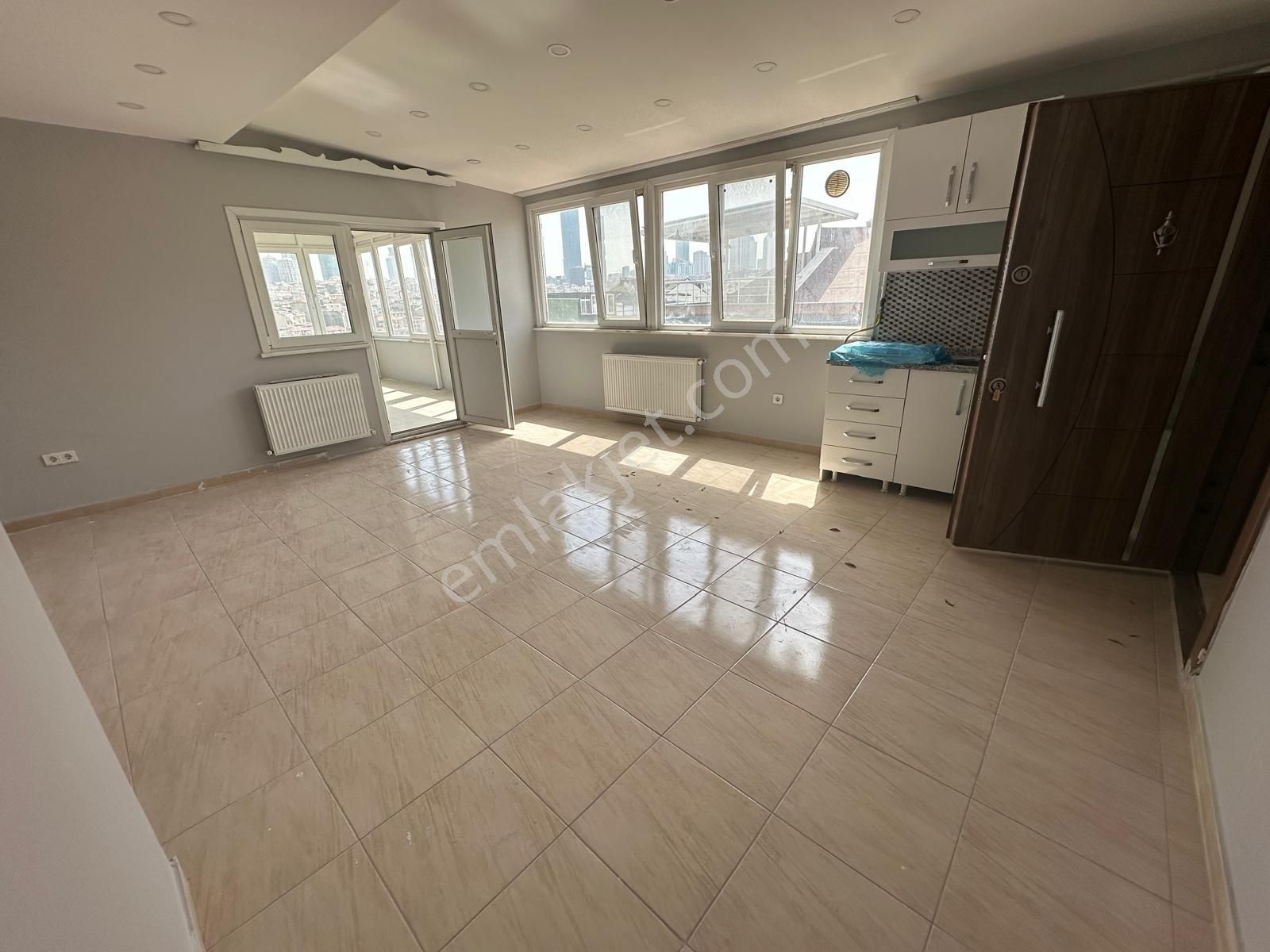 Gültepe'de Cadde Üzerinde 1+1 Kiralık Daire,artum'dan