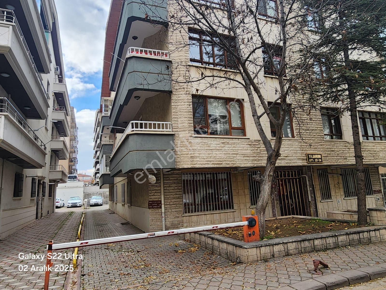 Bahçelievler'de Satılık 2+1 Daire Ara Katta Ön Cephe Otoparklı Merkezi - Görsel 9