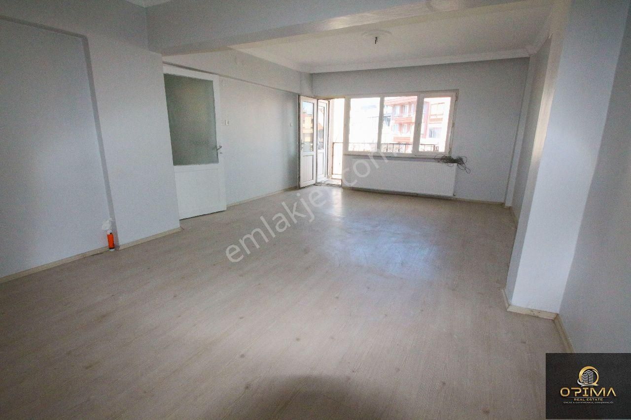 Opimadan Halitpaşada Çarşı Merkezde Ara Kat 2+1 Kiralık Daire