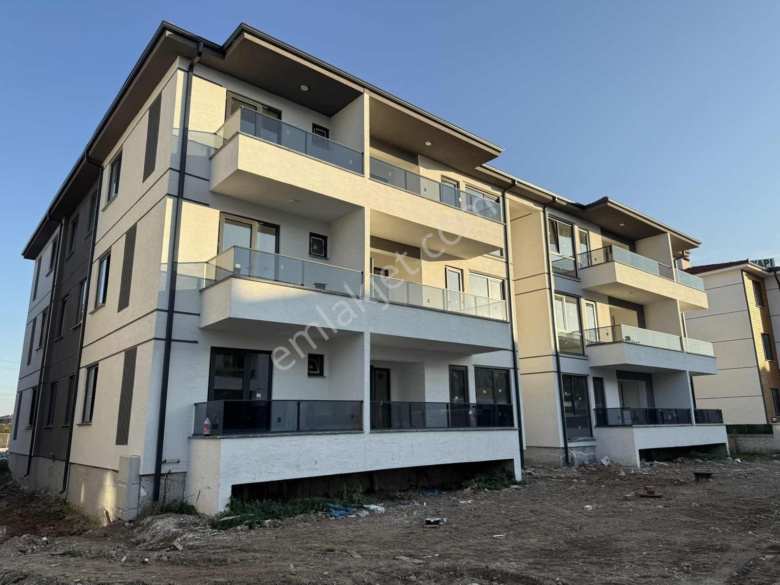 Tapu54 | Arifiye Fatih Mah. Satılık 3+1 Ebeveyn Banyolu Daire - Görsel 4