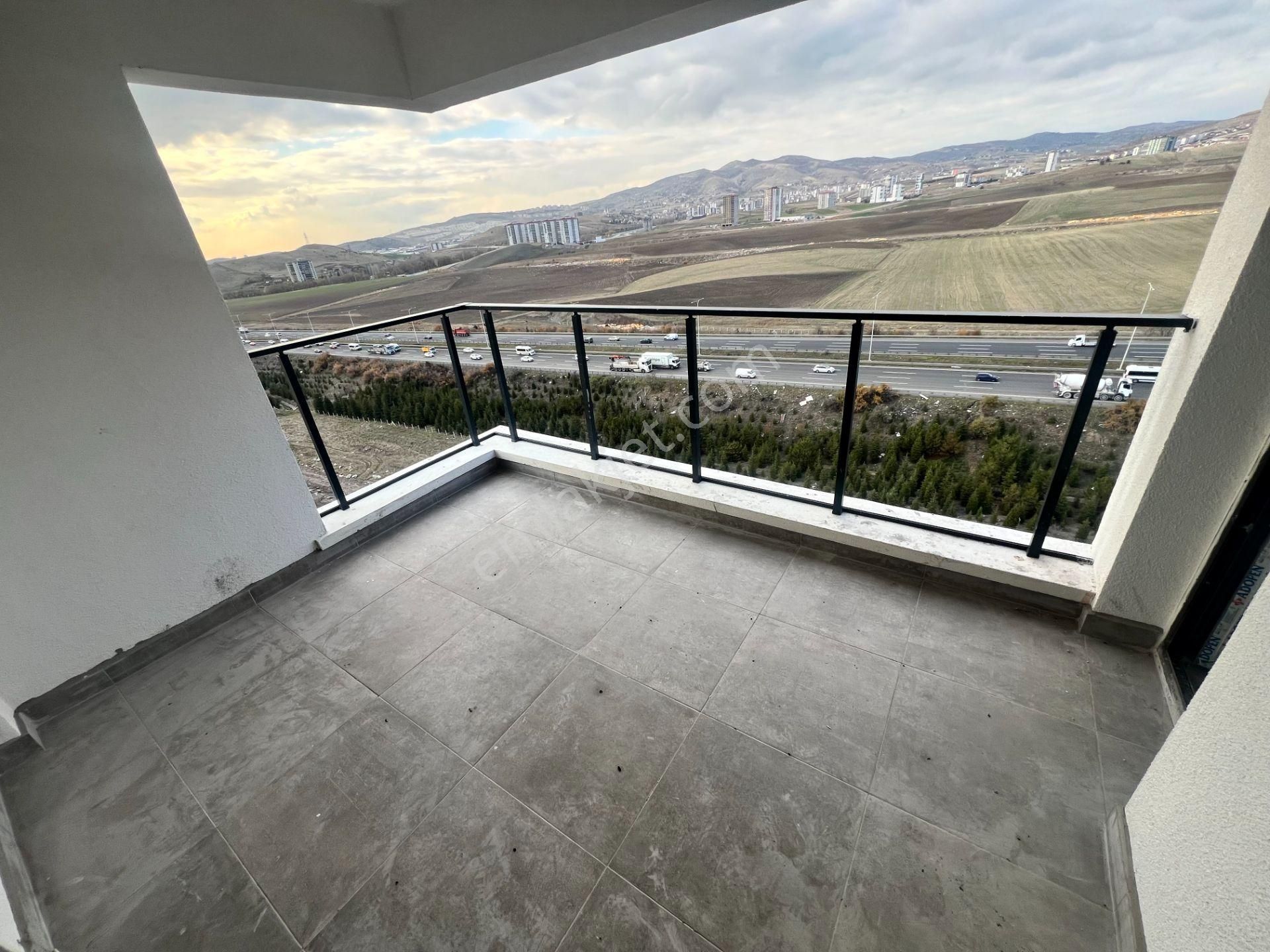 Cihandan Ovacık'ta Bulvar Yakını Sıfır 4+1 Daire - Görsel 9