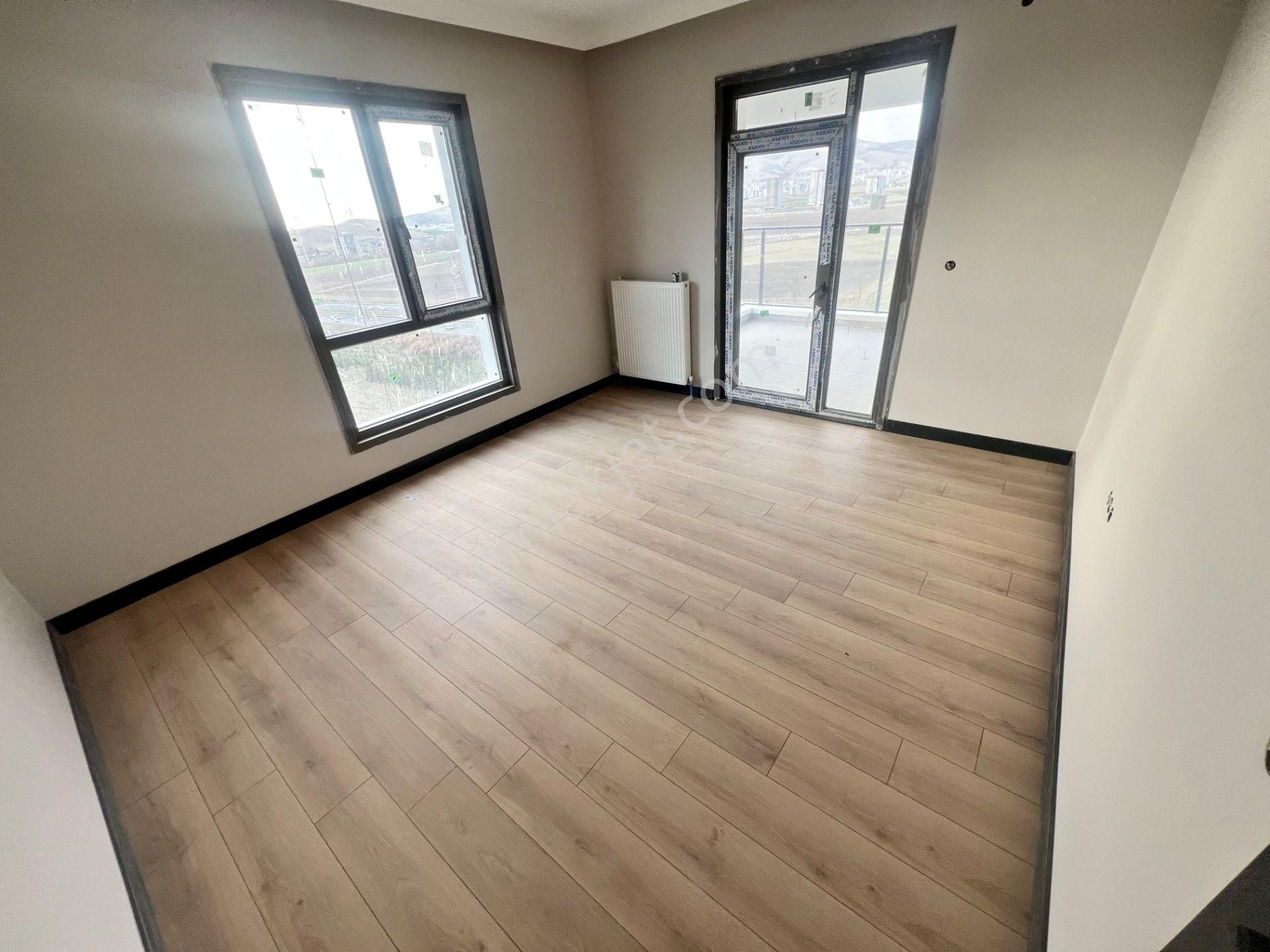 Cihandan Ovacık'ta Bulvar Yakını Sıfır 4+1 Daire - Görsel 17