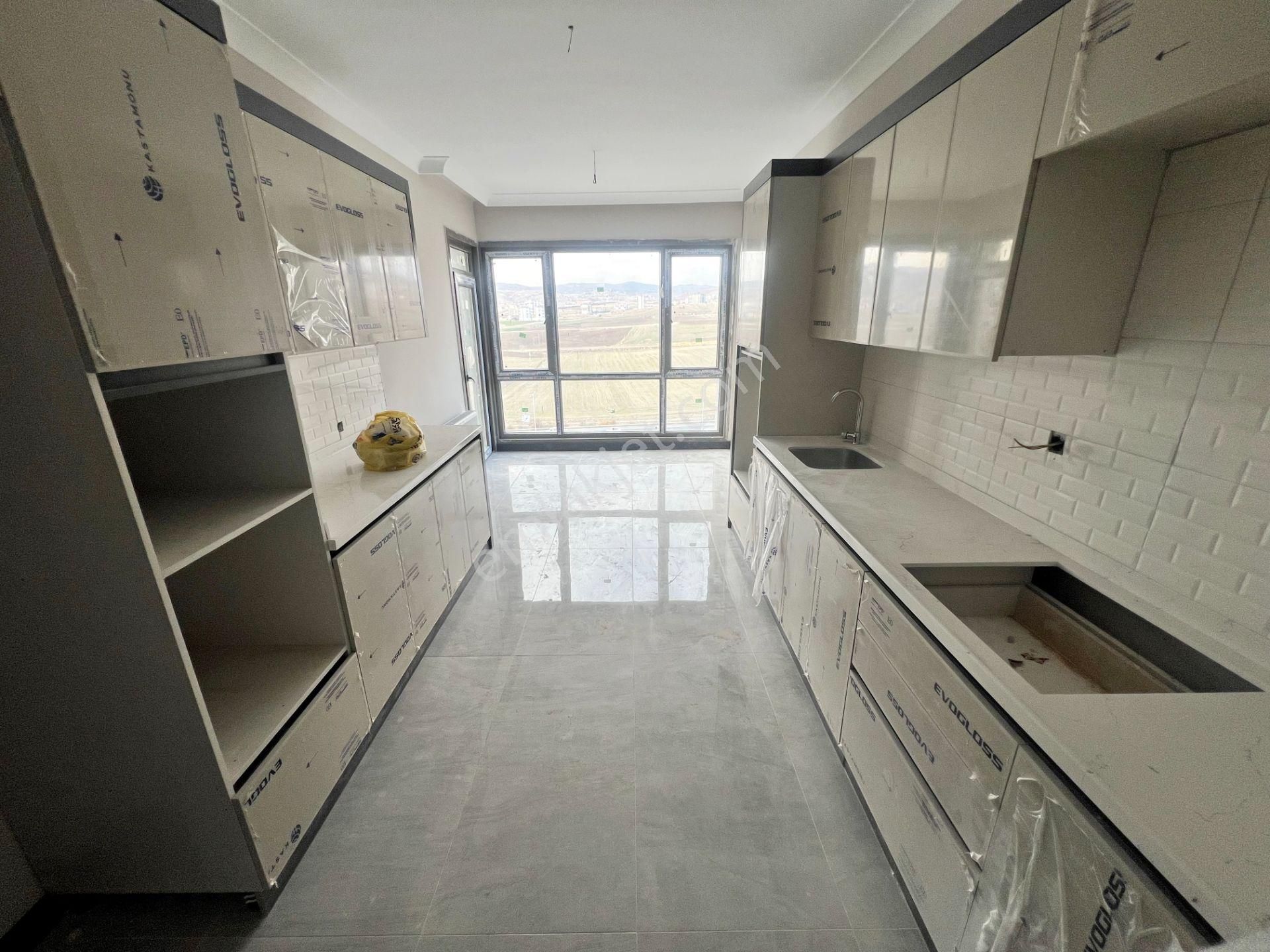 Cihandan Ovacık'ta Bulvar Yakını Sıfır 4+1 Daire - Görsel 8