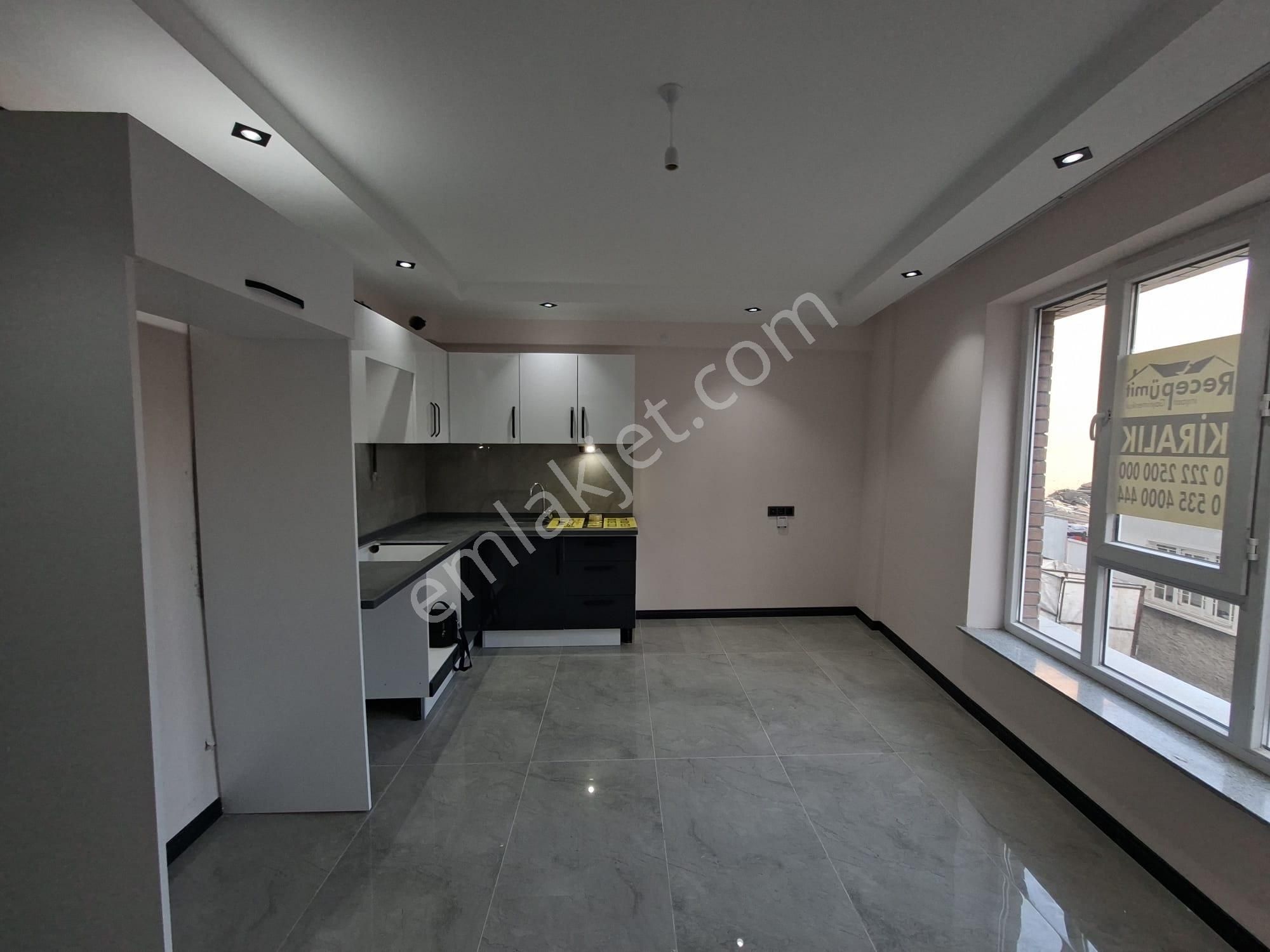 Recep Ümit'ten Şarhöyük Mahallesi Şarhöyük Sağlık Ocağının Yakınında (sıfır) Kiralık 1+1 Daire - Görsel 7