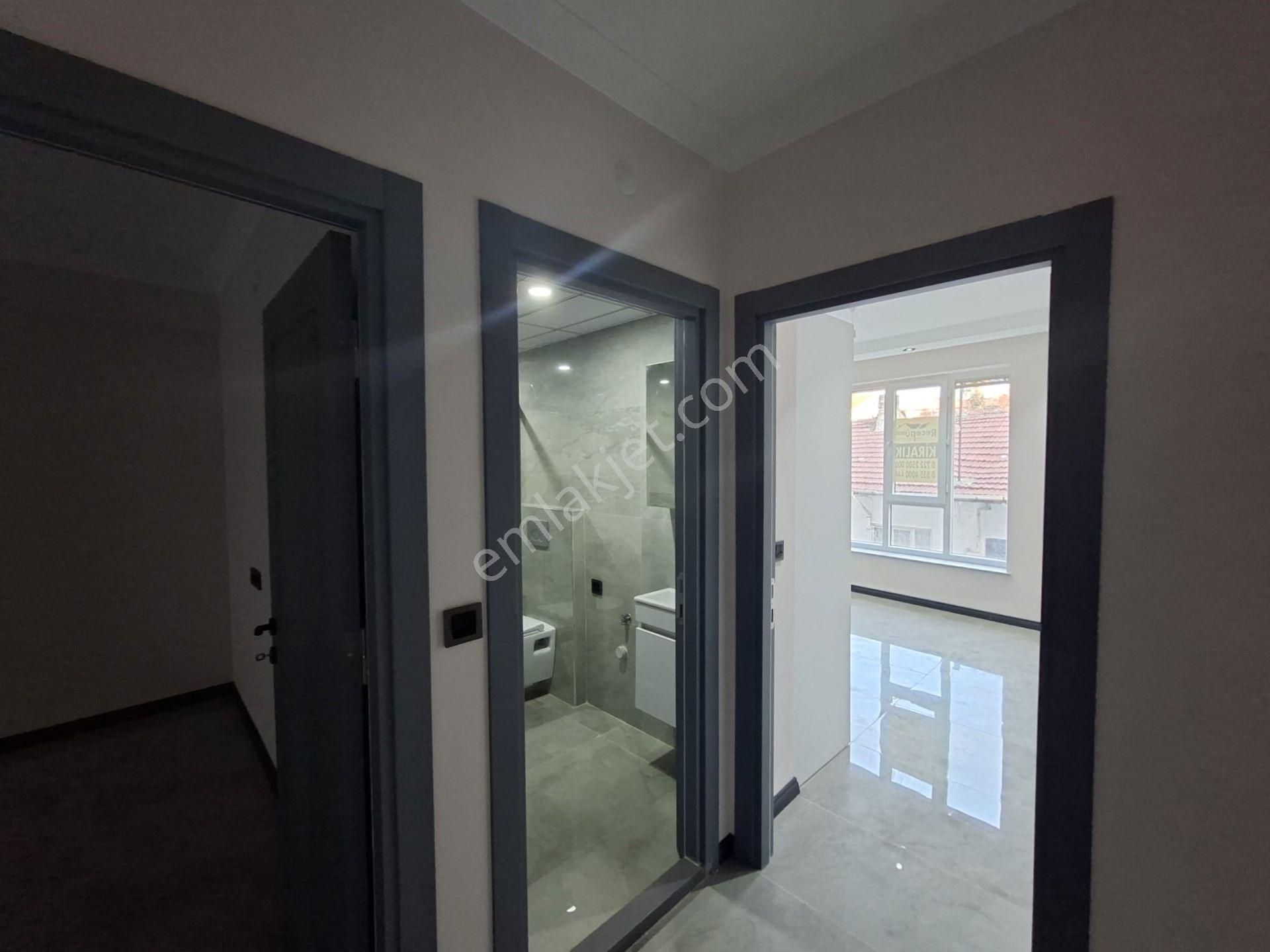 Recep Ümit'ten Şarhöyük Mahallesi Şarhöyük Sağlık Ocağının Yakınında (sıfır) Kiralık 1+1 Daire - Görsel 20