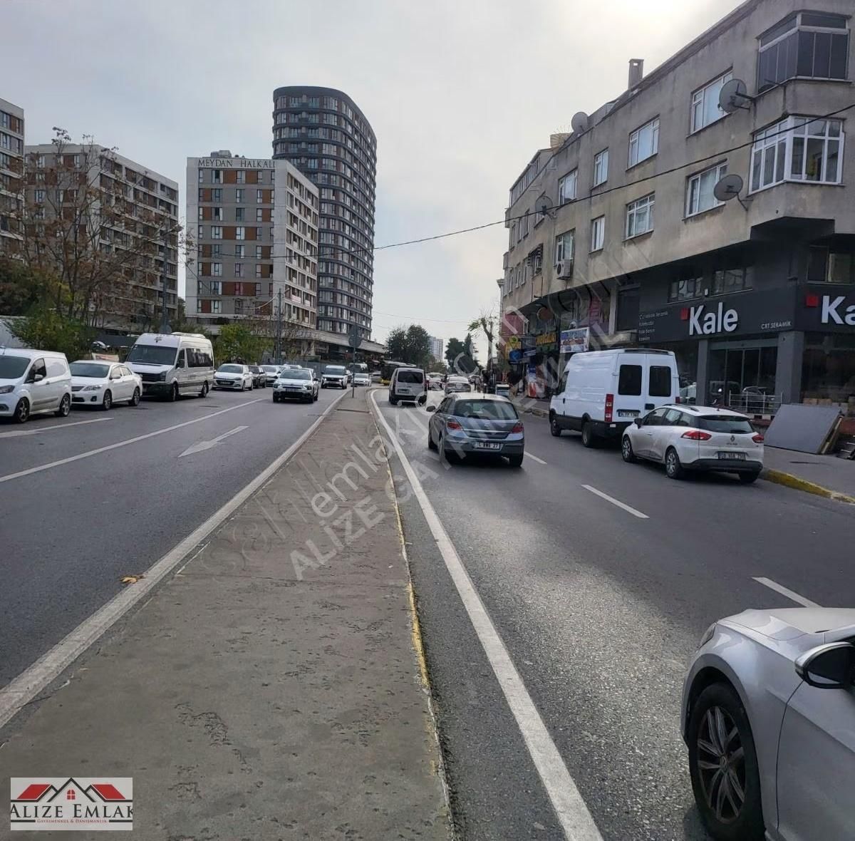 Alizeden Halkalı Meydanda Kupon Düz Ayak Ana Caddede Yeni Bina - Görsel 4