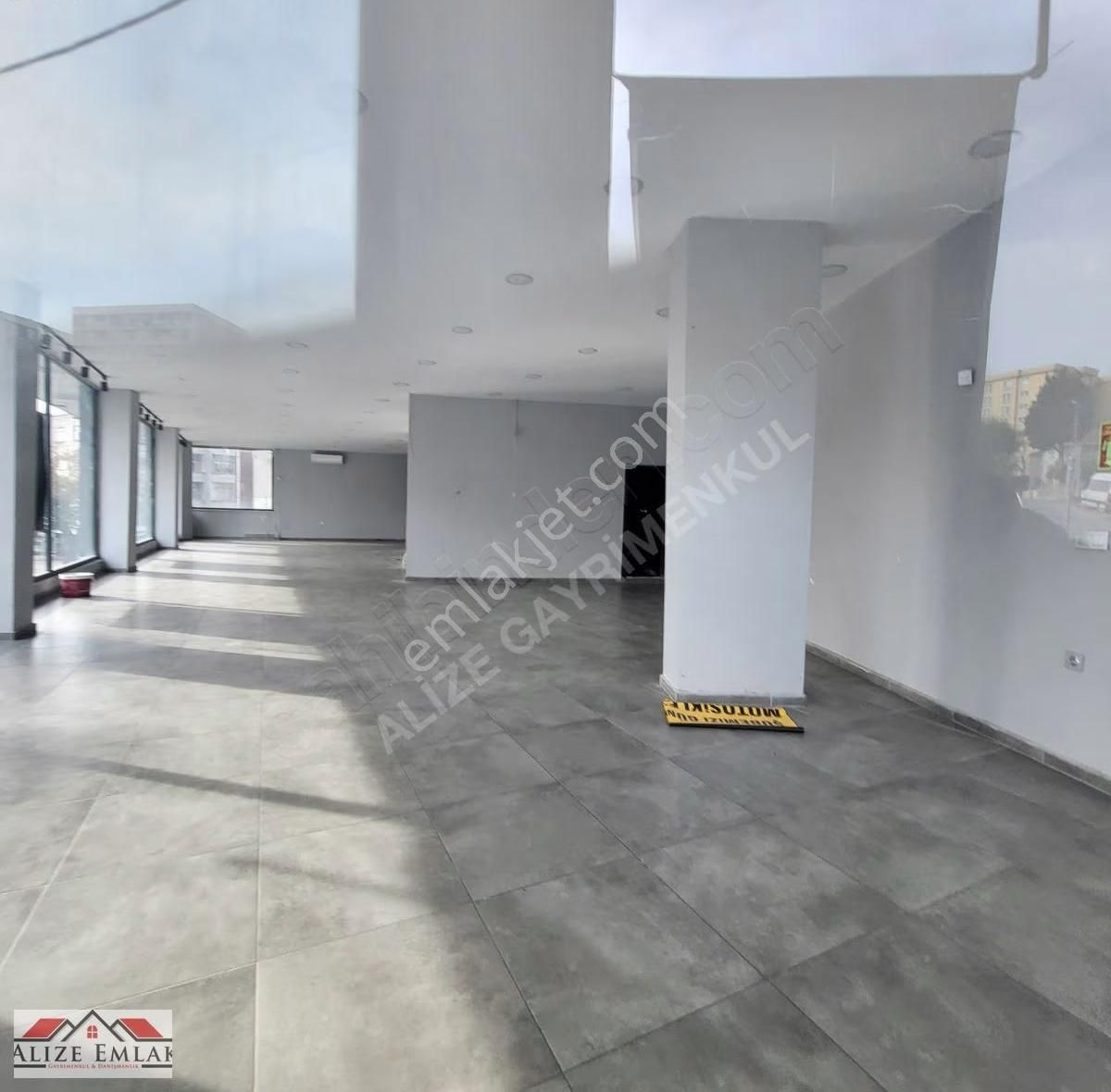 Alizeden Halkalı Meydanda Kupon Düz Ayak Ana Caddede Yeni Bina - Görsel 13