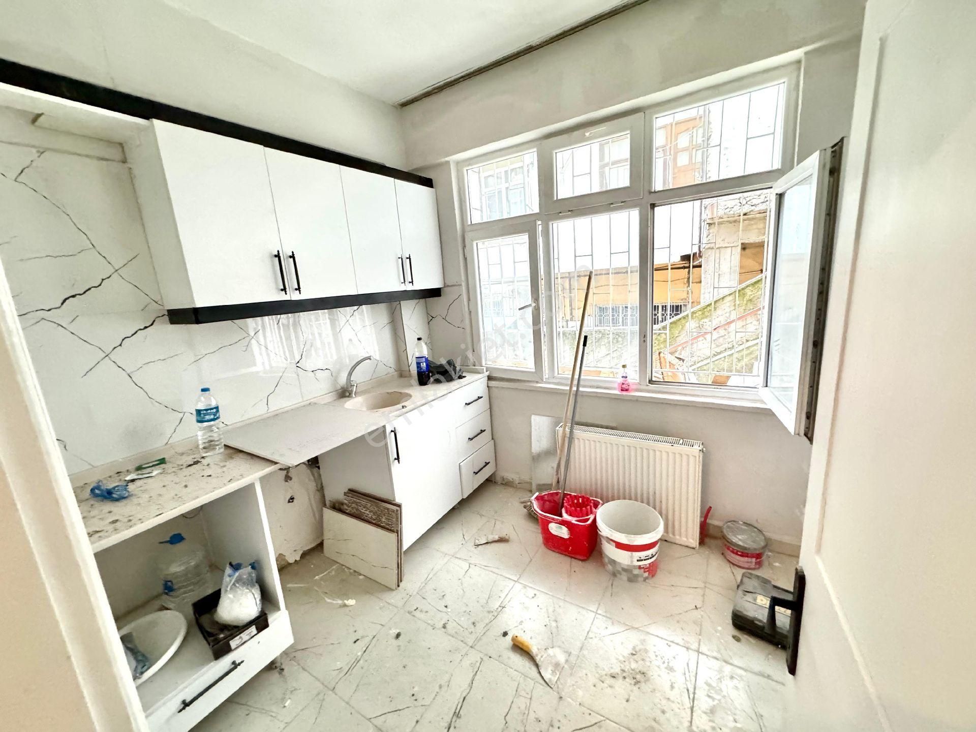 Lider Gayrimenkul'den Kadifekale Mh. 2+1 İçi Full Yapılı Fırsat Daire - Görsel 2