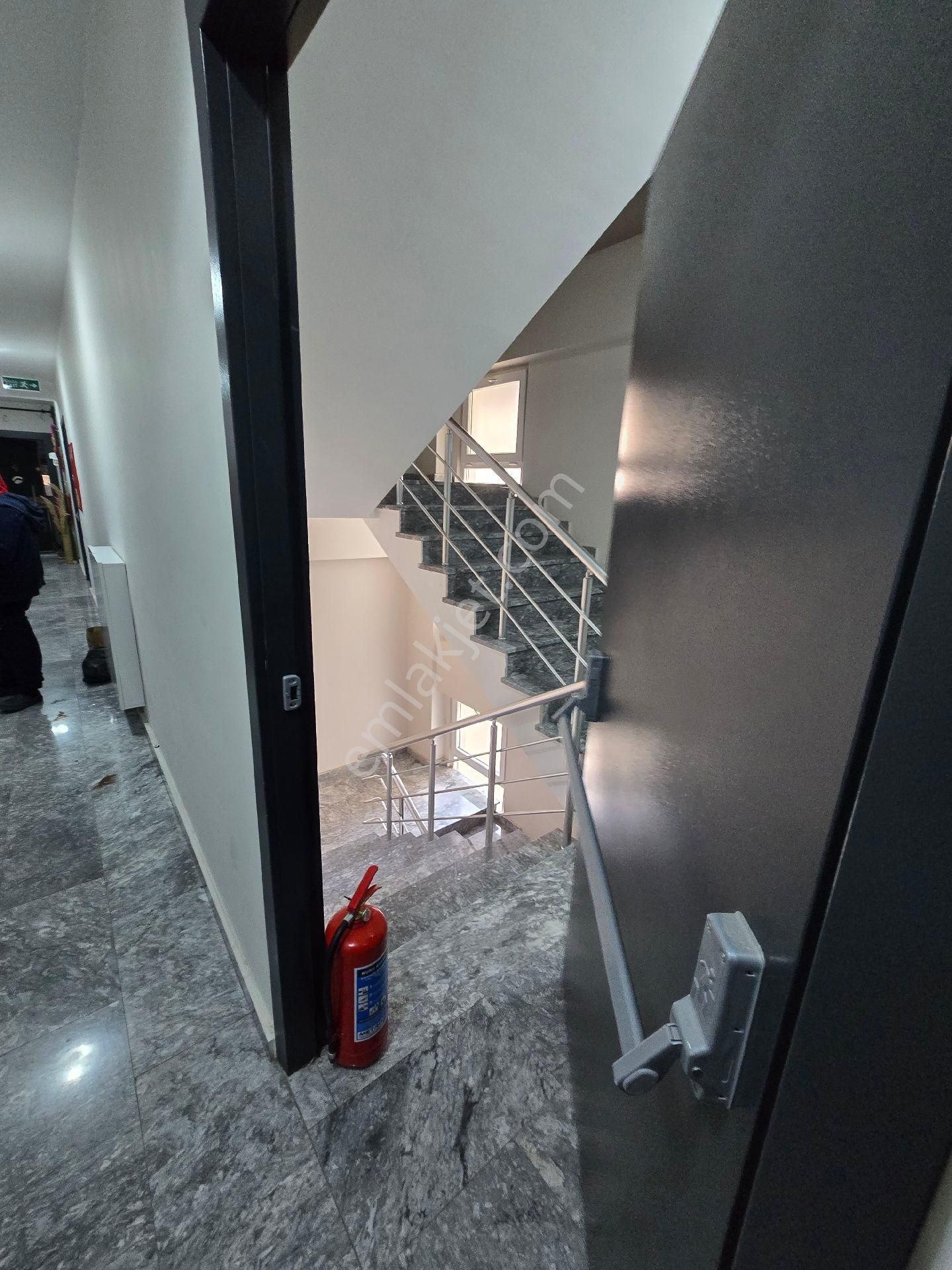 Ümraniye Merkezde Lüx Ebeveyn Banyolu 2+1 Daire Finans Merkzine 5 Dakika - Görsel 13