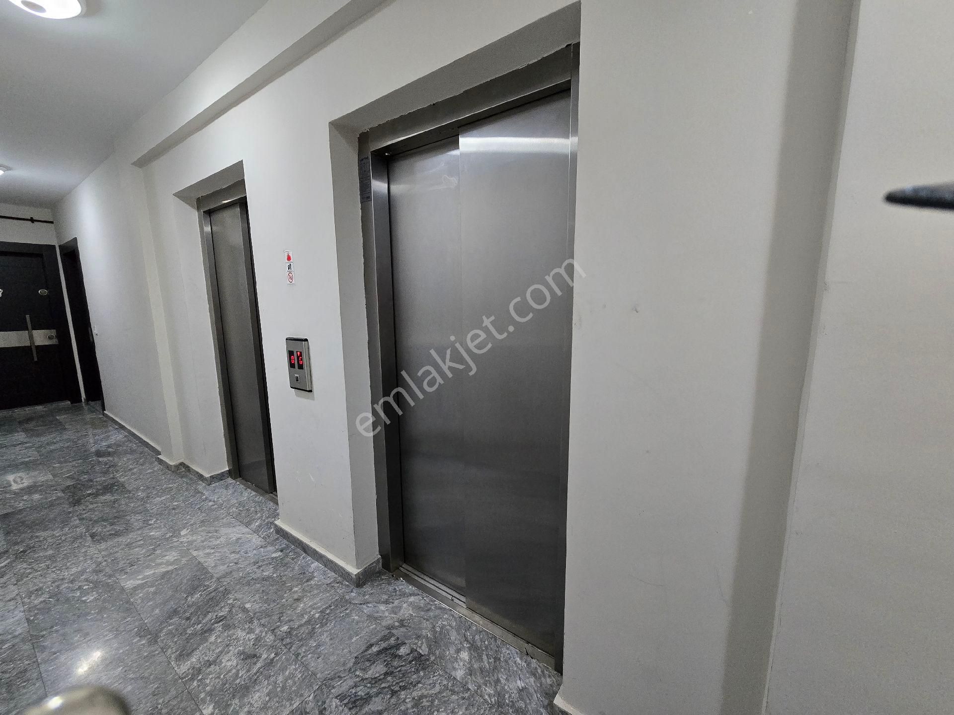 Ümraniye Merkezde Lüx Ebeveyn Banyolu 2+1 Daire Finans Merkzine 5 Dakika - Görsel 12