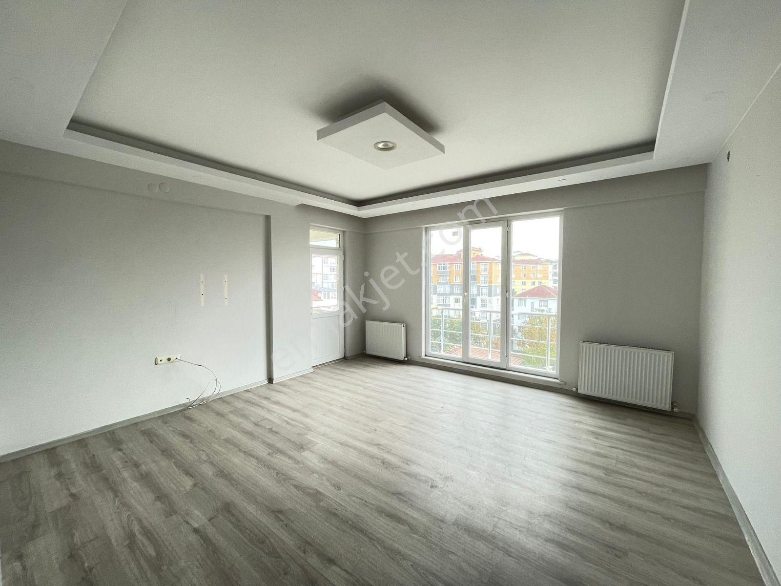 Tuşba Emlaktan Satılık Ara Kat Geniş 2+1 Daire