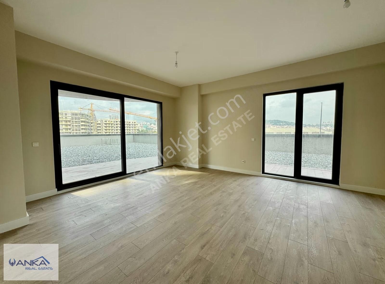 Batı Yakası Projesi Kat Bahçeli Kapalı Mutfaklı 2+1 Kiralık - Görsel 23